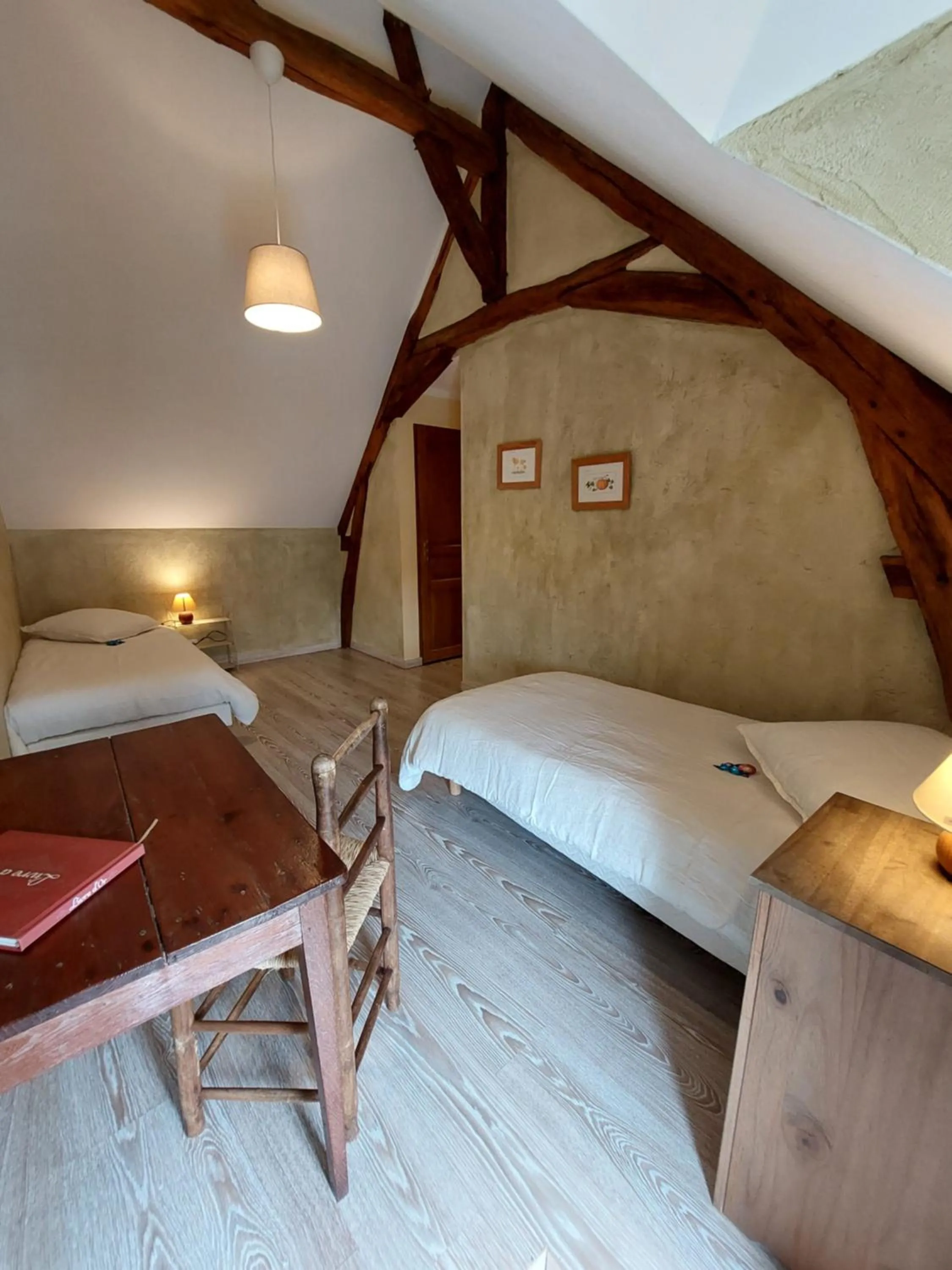 Photo of the whole room, Bed in Traînefeuilles - Chambres d'hôtes proche Zoo de Beauval
