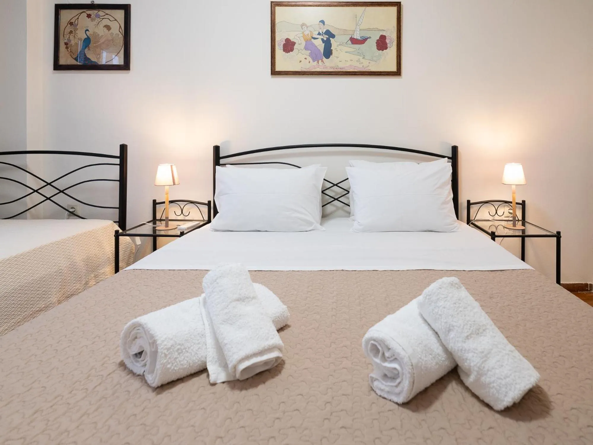 Bed in Luxury Apts Heraklion Center