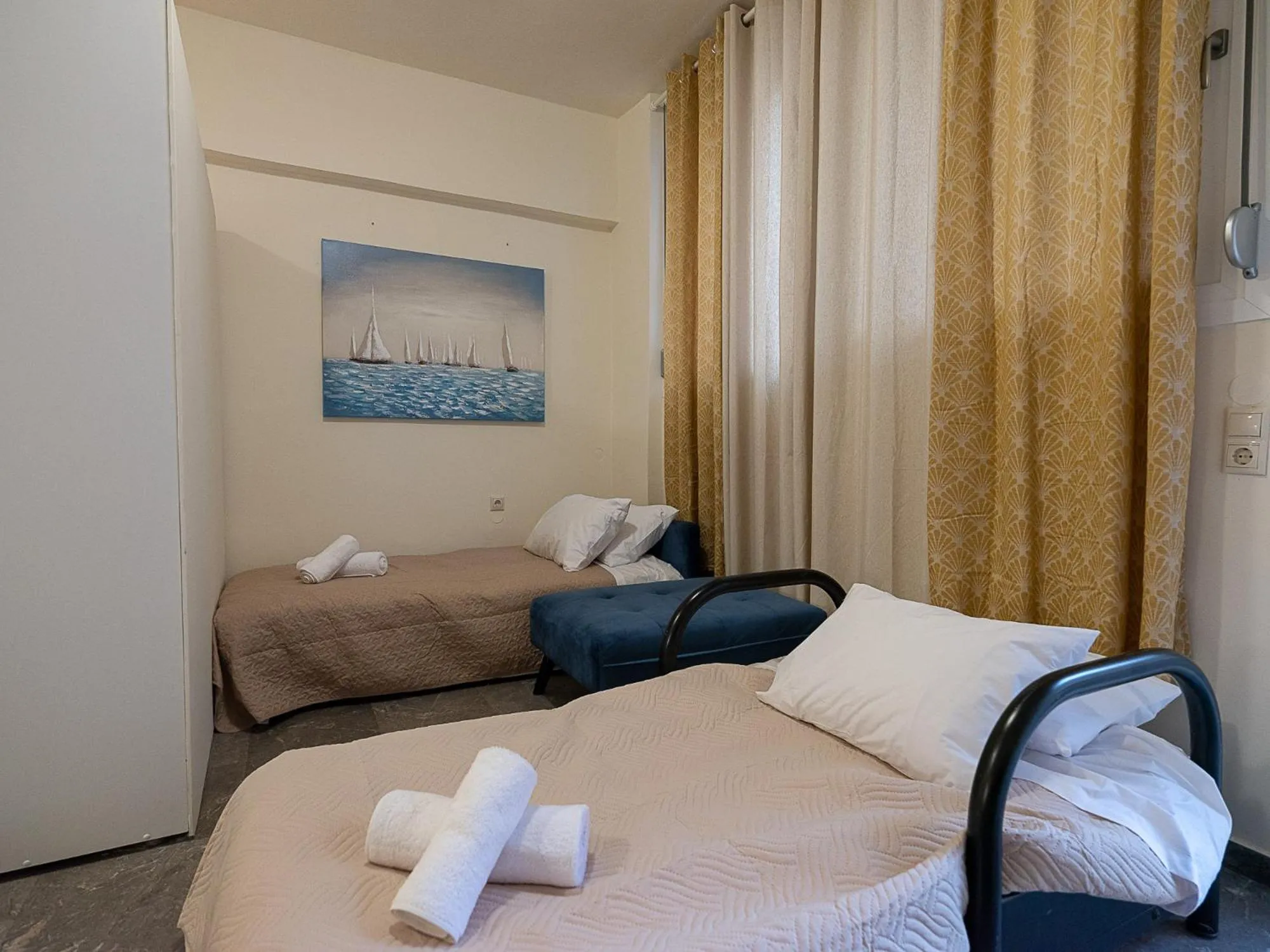 Bed in Luxury Apts Heraklion Center