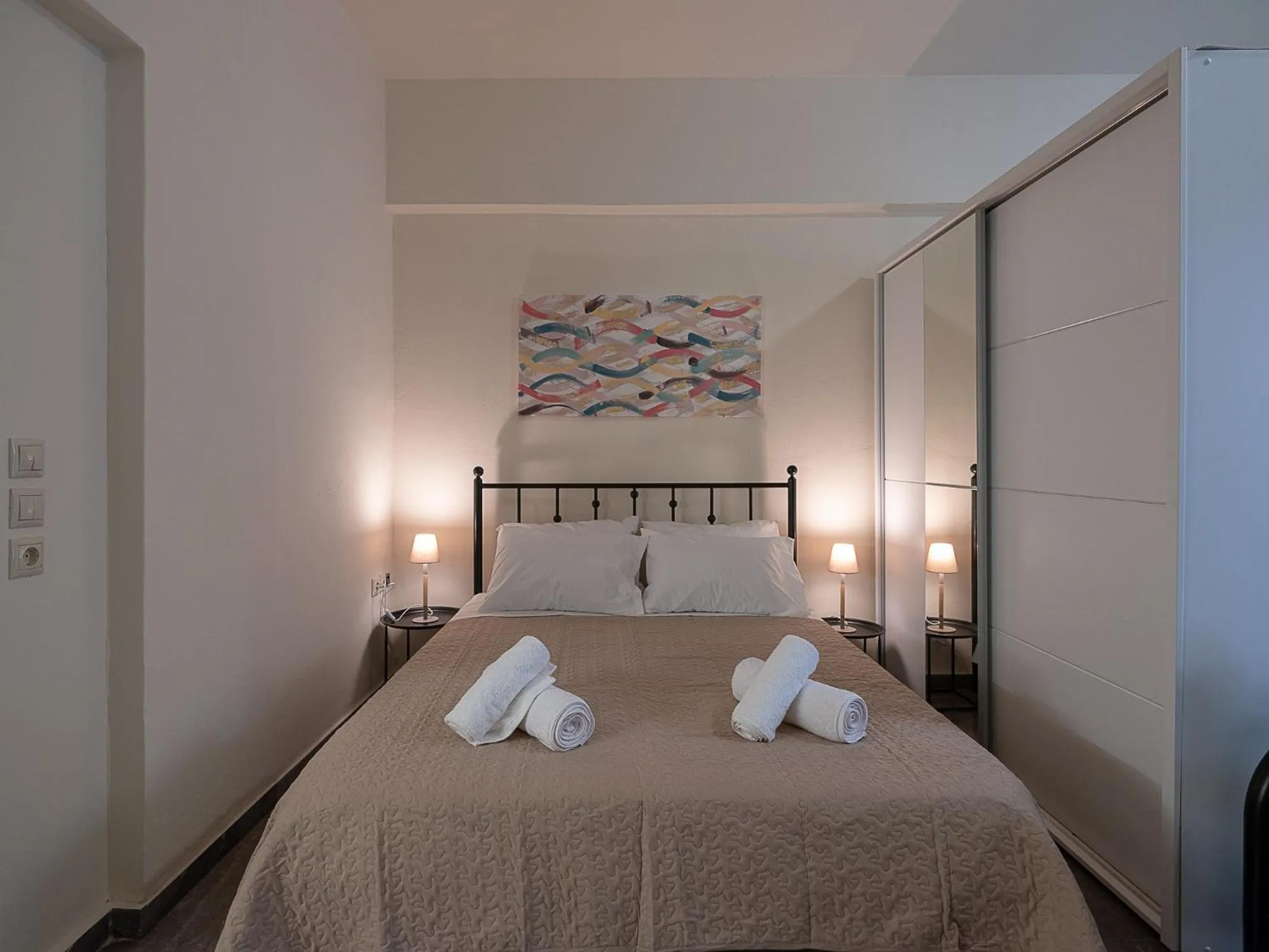 Bed in Luxury Apts Heraklion Center