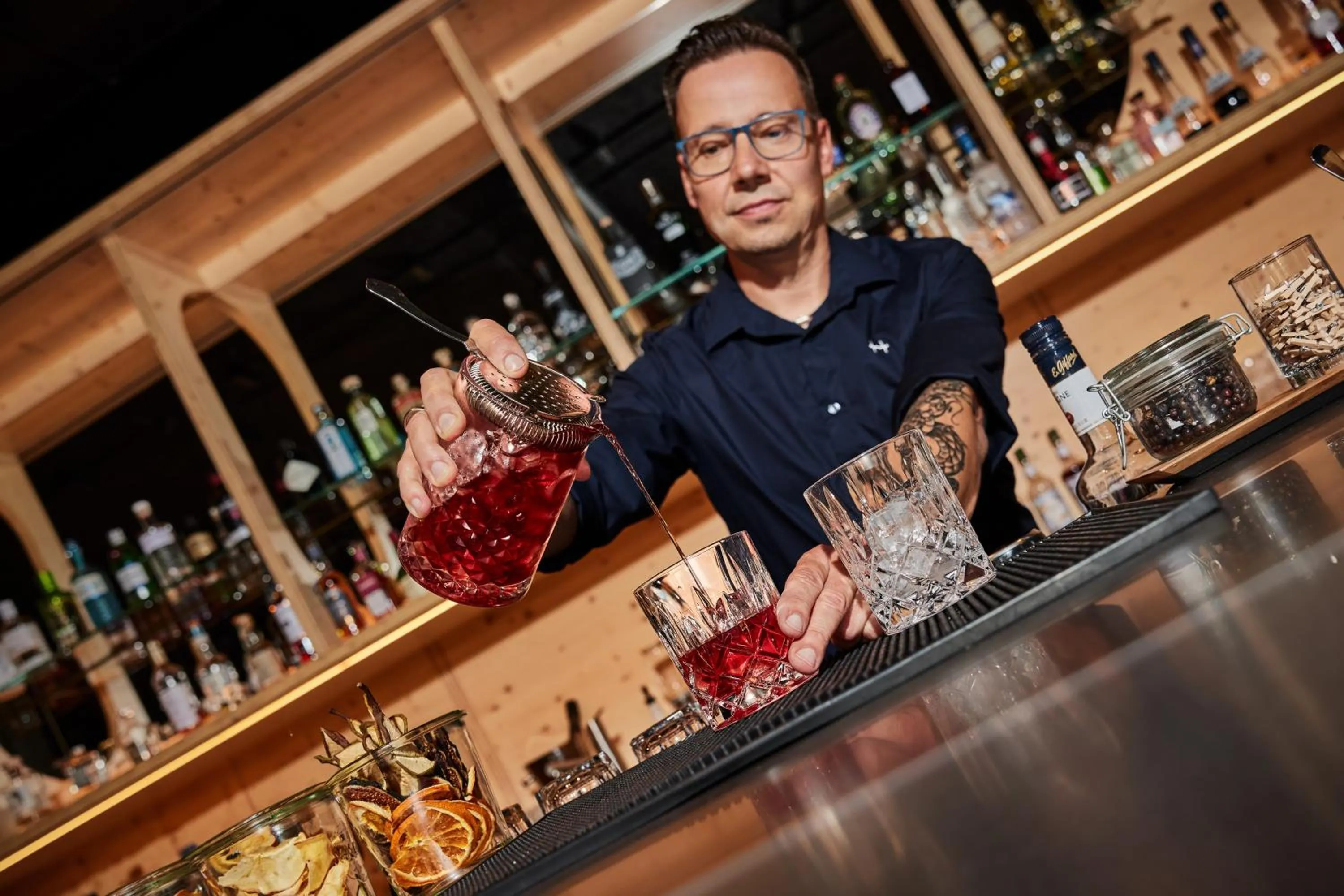 Lounge or bar in HERMITAGE Lake Lucerne - Beach Club & Lifestyle Hotel