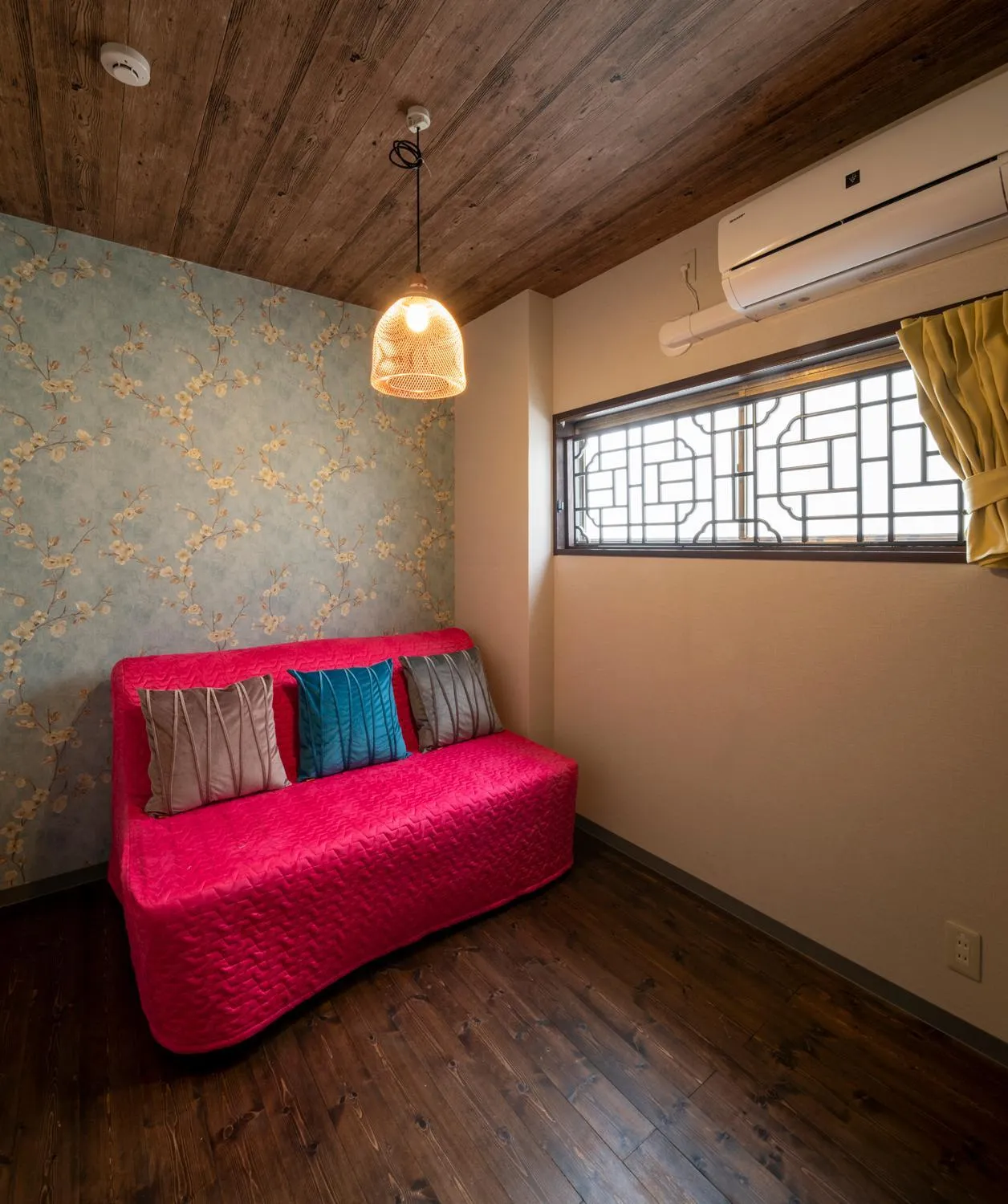 Photo of the whole room, Bed in Room Inn Shanghai 横浜中華街 Room1-ABC