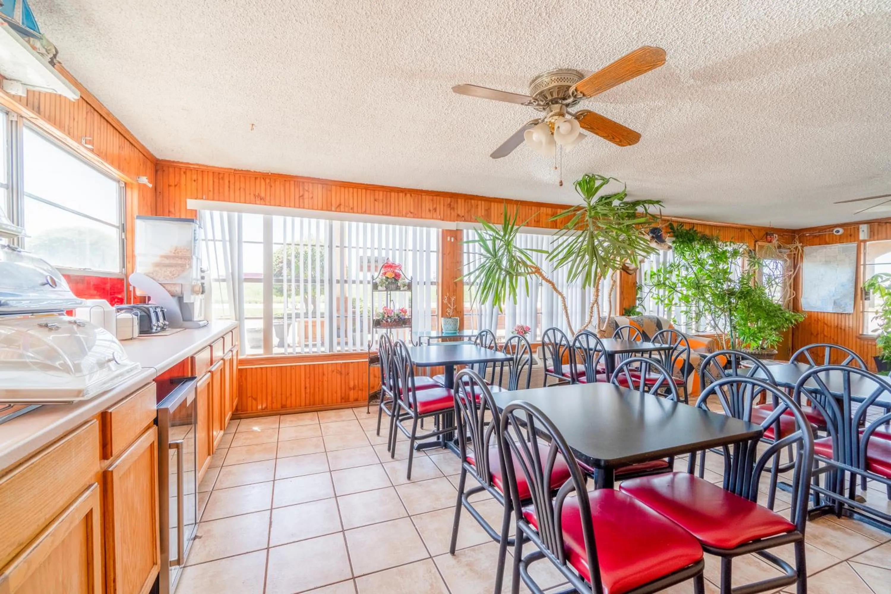 Breakfast in Lone Star Inn by OYO Vernon Texas Hwy 287