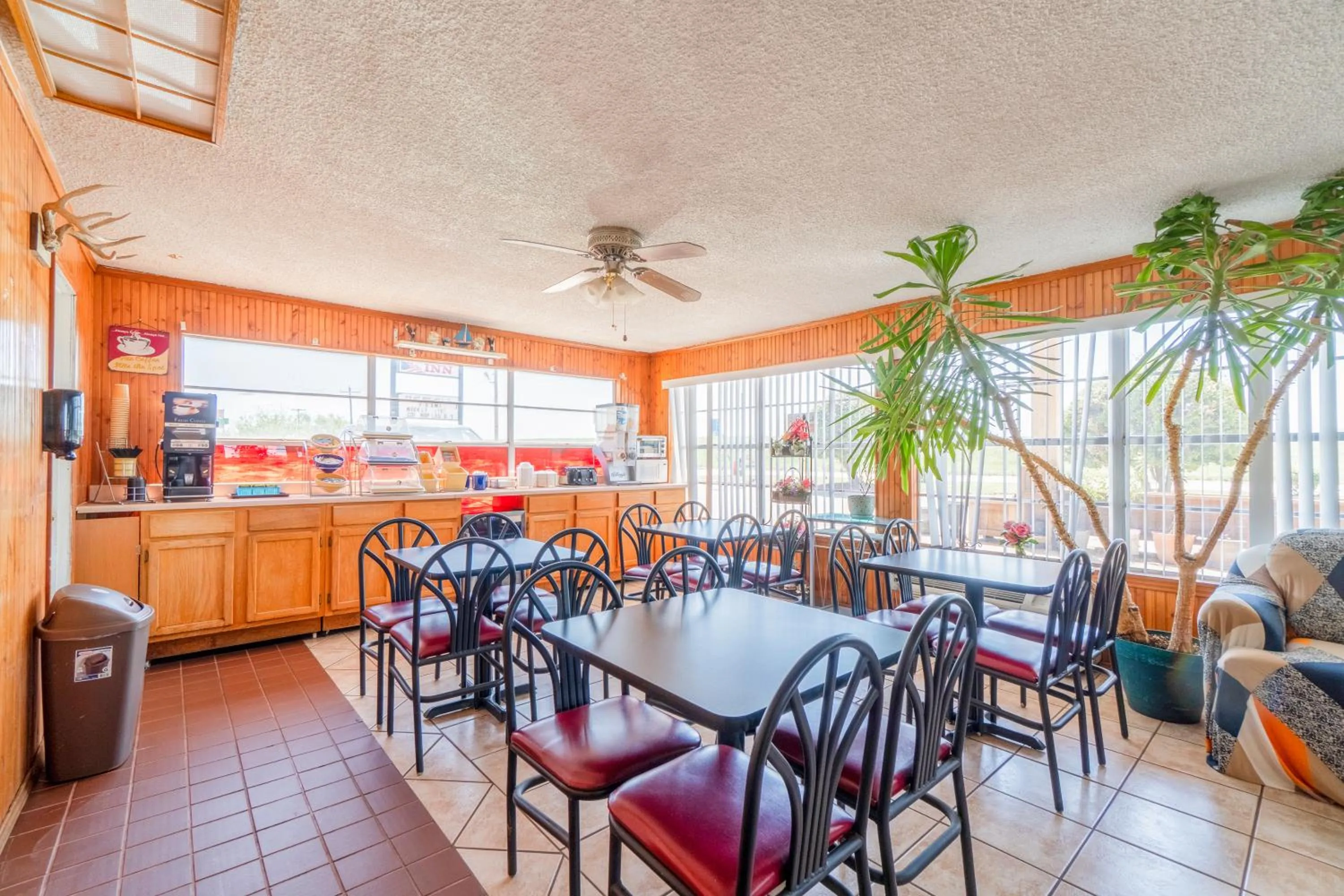 Breakfast in Lone Star Inn by OYO Vernon Texas Hwy 287