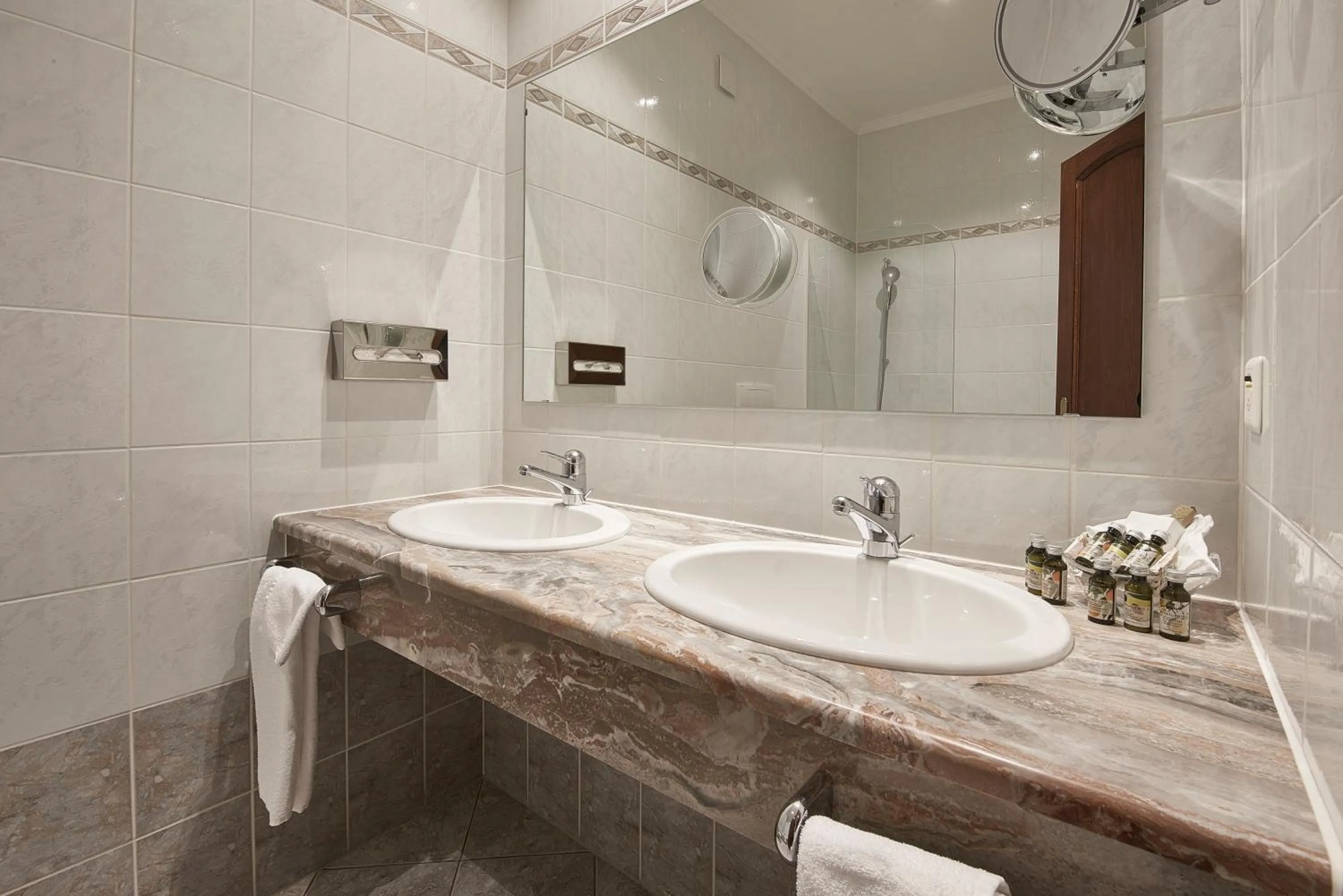 Toilet in Hotel d'Allèves