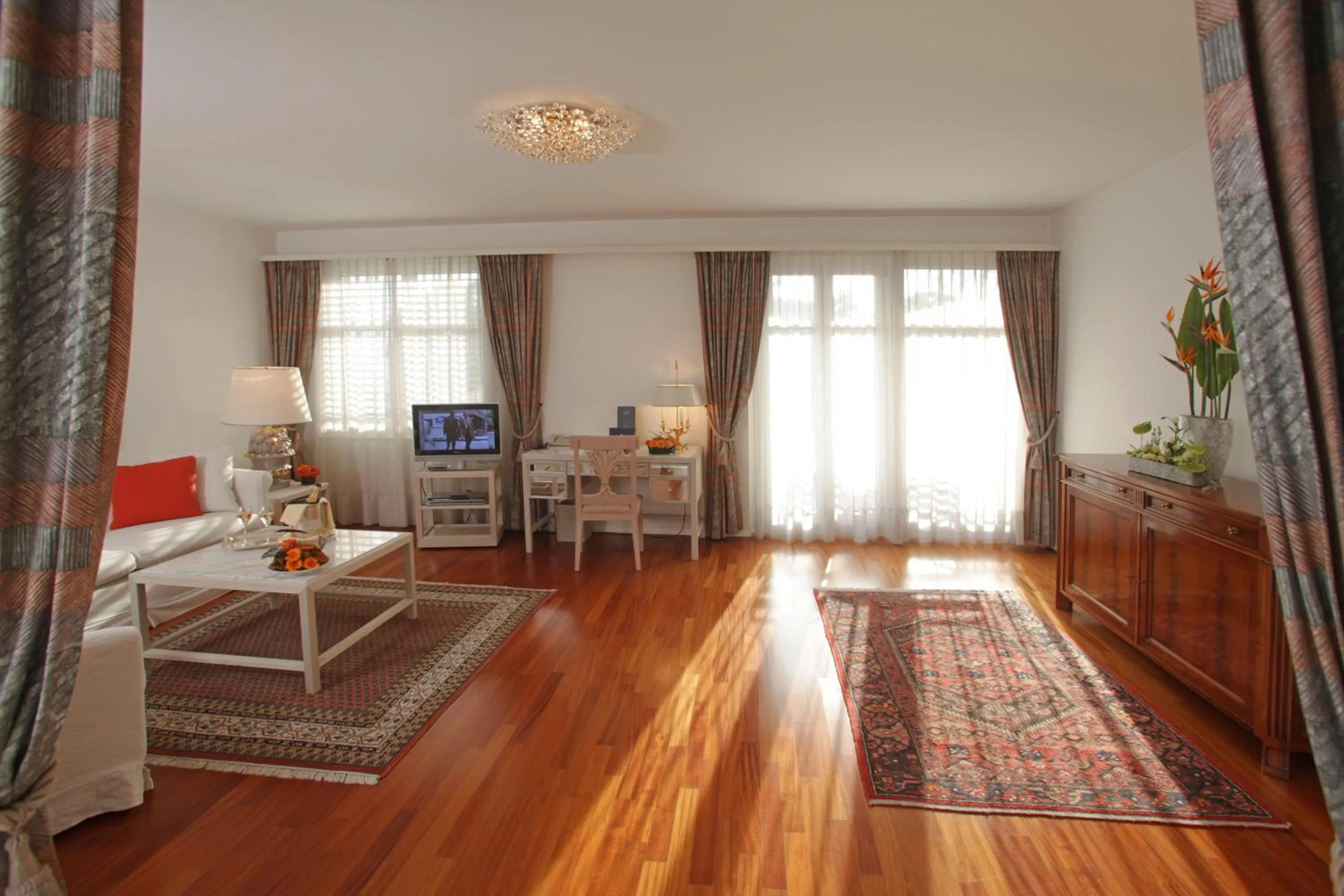 Seating area, Bed in Villa Sassa