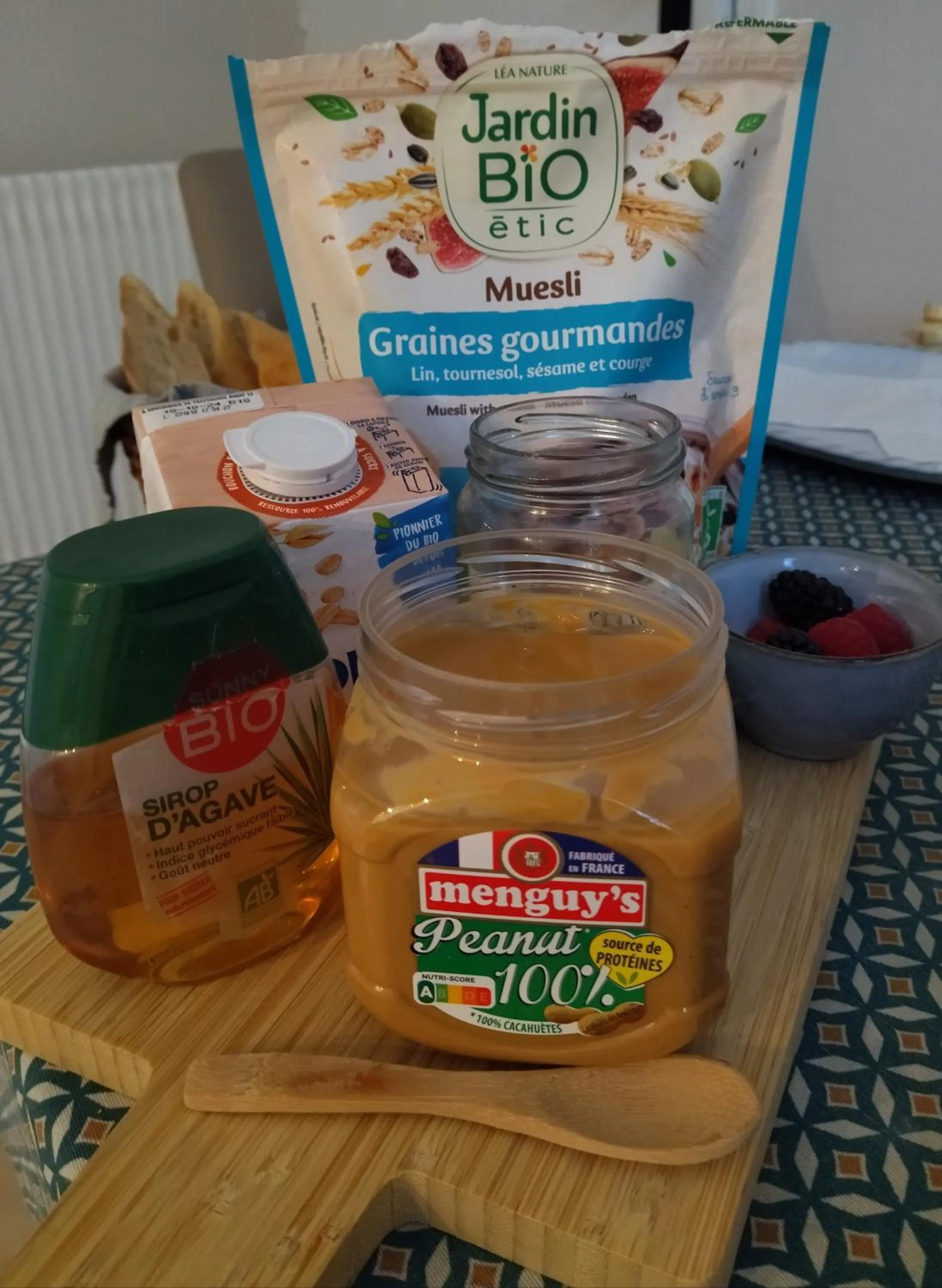 Breakfast in Fleurs de Cosmos