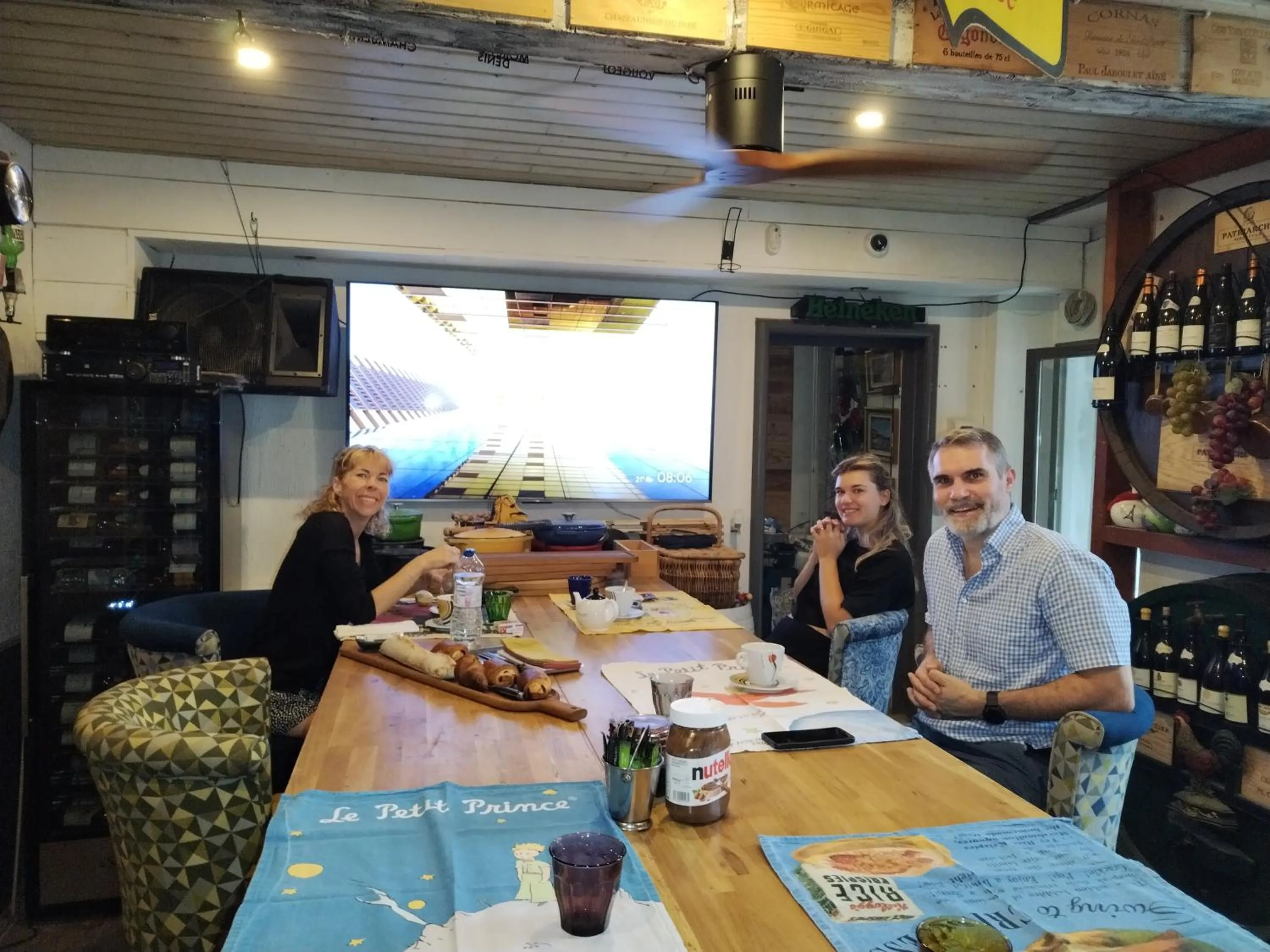 Breakfast in Hostelry Music Repetition