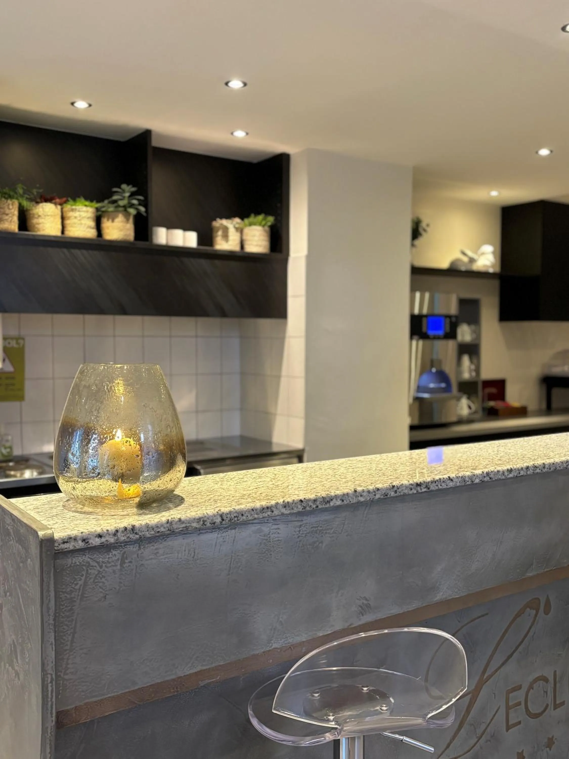 Kitchen or kitchenette in Hôtel de l'Ecluse