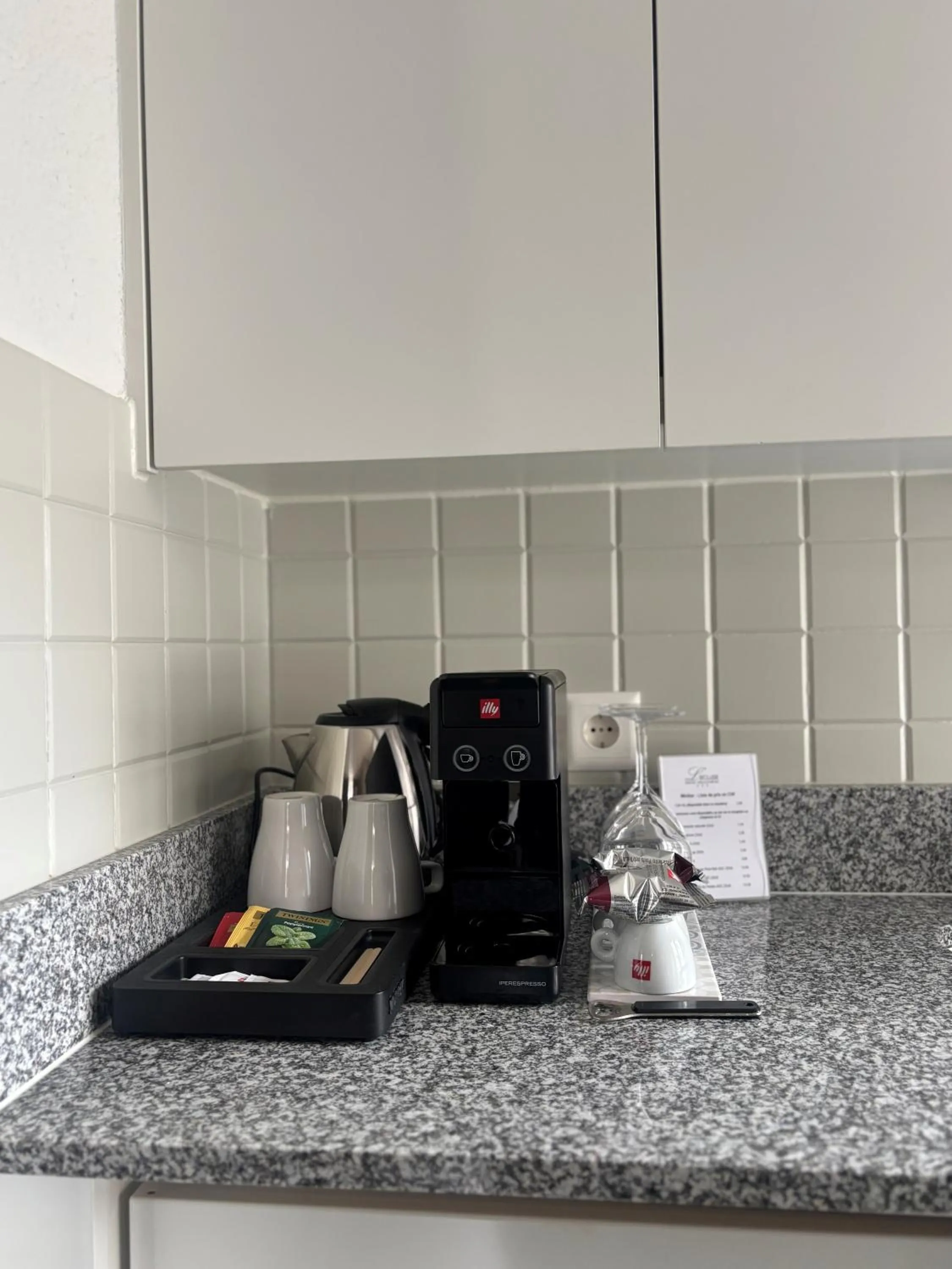 kitchen in Hôtel de l'Ecluse
