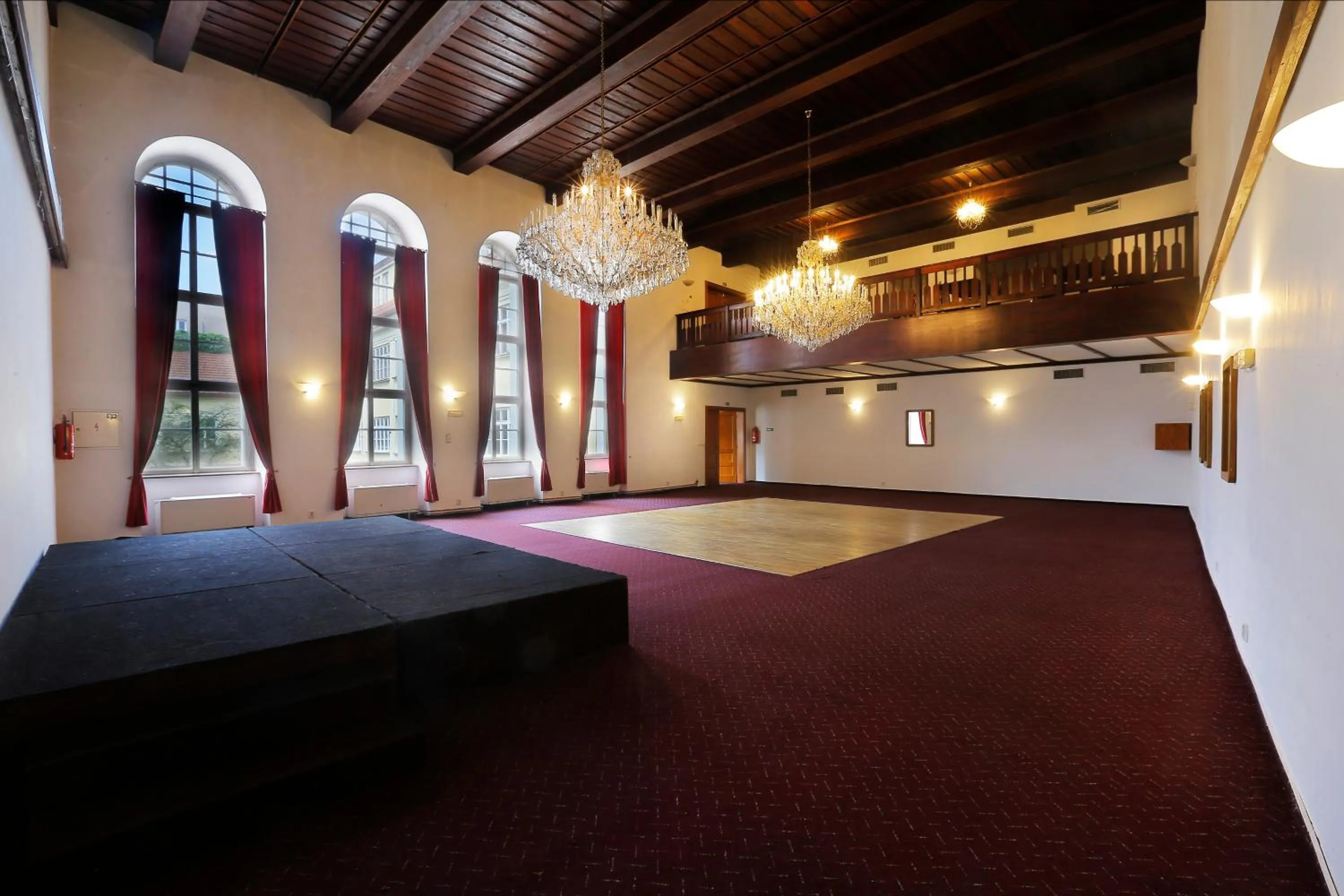 Banquet/Function facilities, Bed in Hotel Magnolia