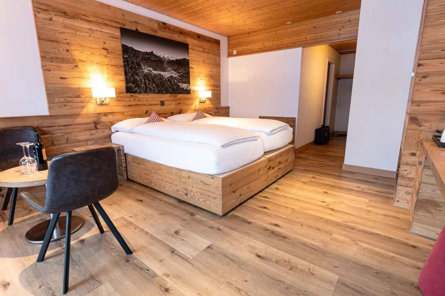 Photo of the whole room, Bed in Hotel Bernerhof Grindelwald