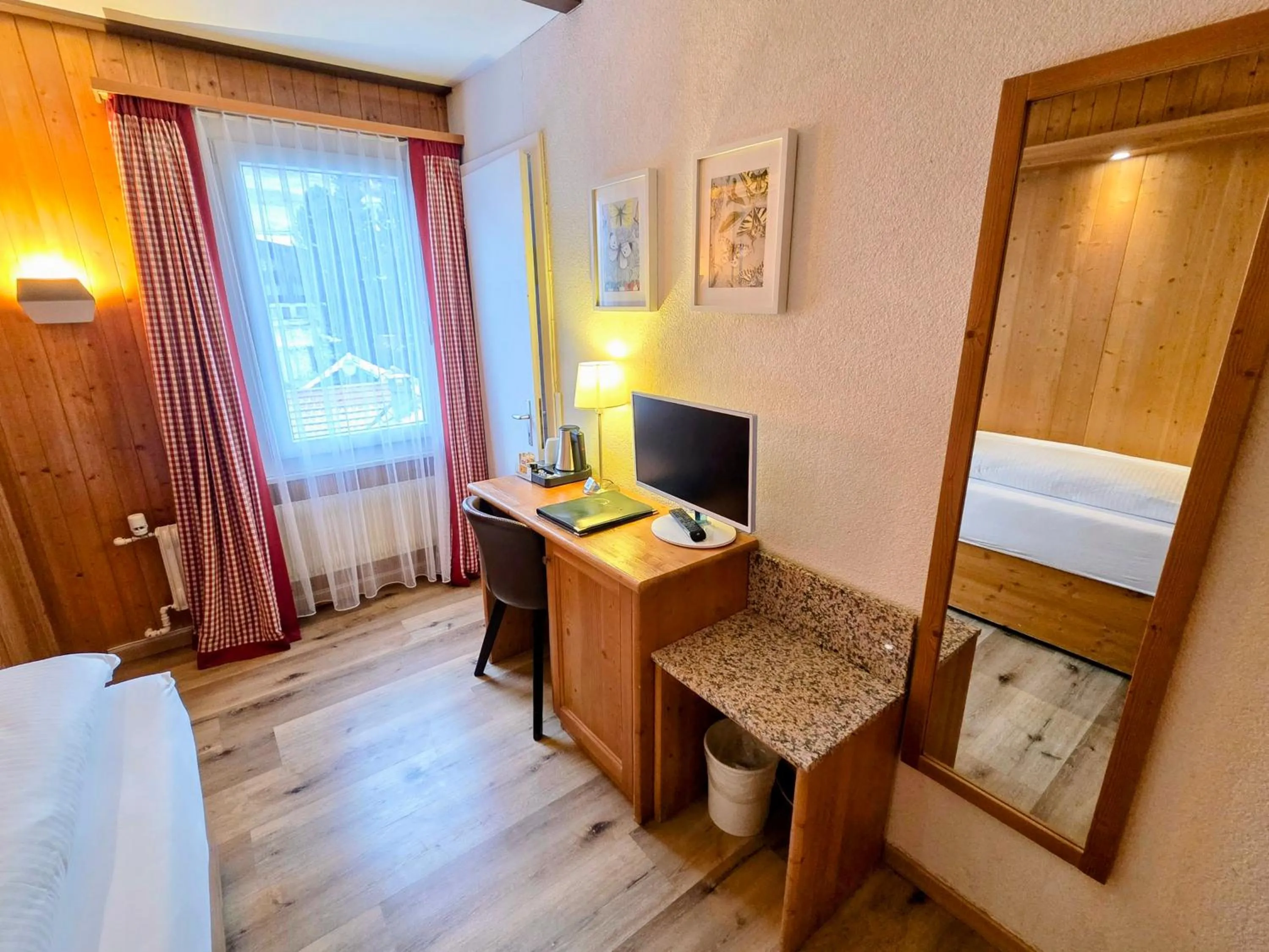 Photo of the whole room, Bed in Hotel Bernerhof Grindelwald