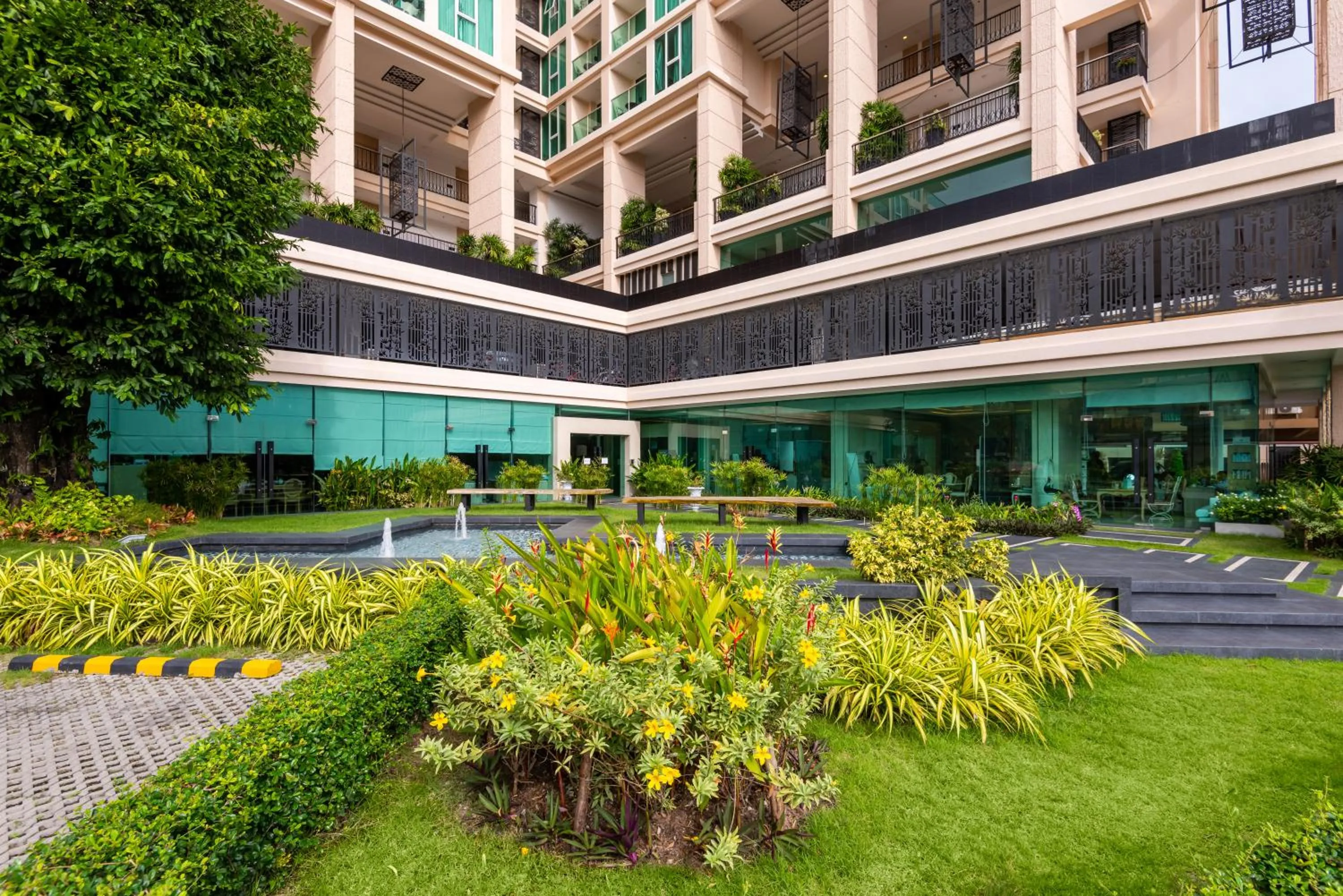 Property building in Rare Panoramic Sea, City & Mountain Views - XXL Balcony - 1Gbps Blazing Fast Free WIFI - Pool - Gym - Pool Table - Steam - Sauna - Bar