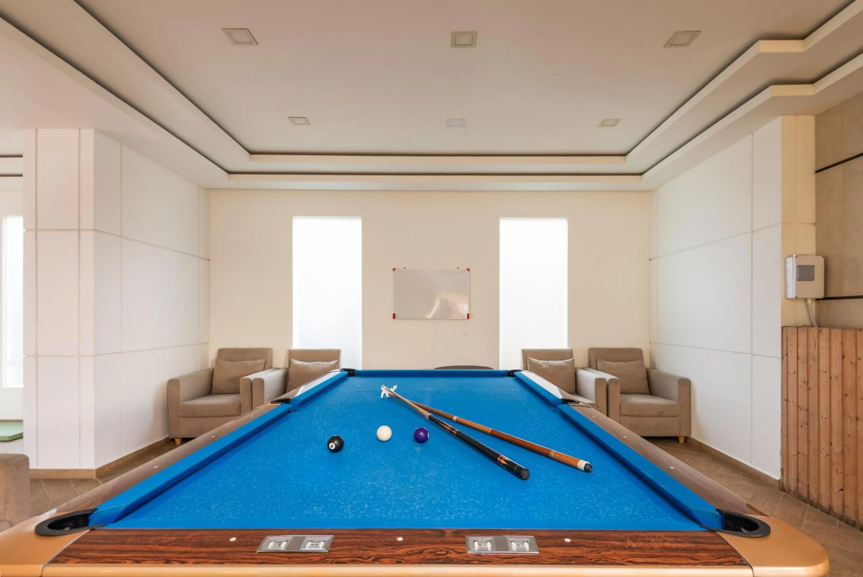 Billiard in Rare Panoramic Sea, City & Mountain Views - XXL Balcony - 1Gbps Blazing Fast Free WIFI - Pool - Gym - Pool Table - Steam - Sauna - Bar