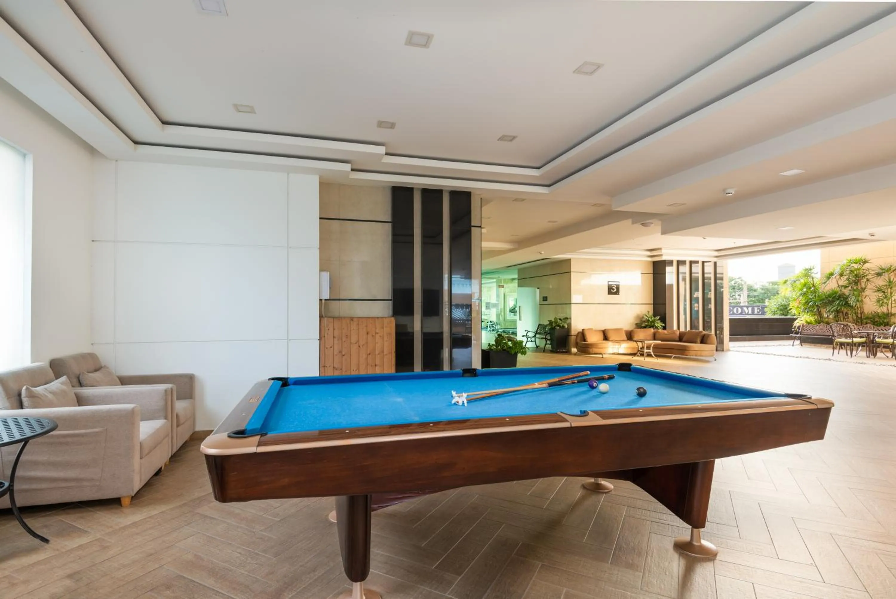 Billiard in Rare Panoramic Sea, City & Mountain Views - XXL Balcony - 1Gbps Blazing Fast Free WIFI - Pool - Gym - Pool Table - Steam - Sauna - Bar