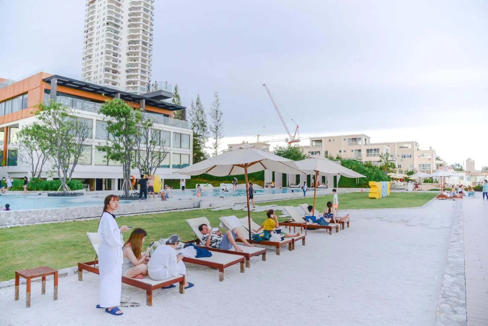 People in Veranda Residence Pattaya Nice Monthly rate available now