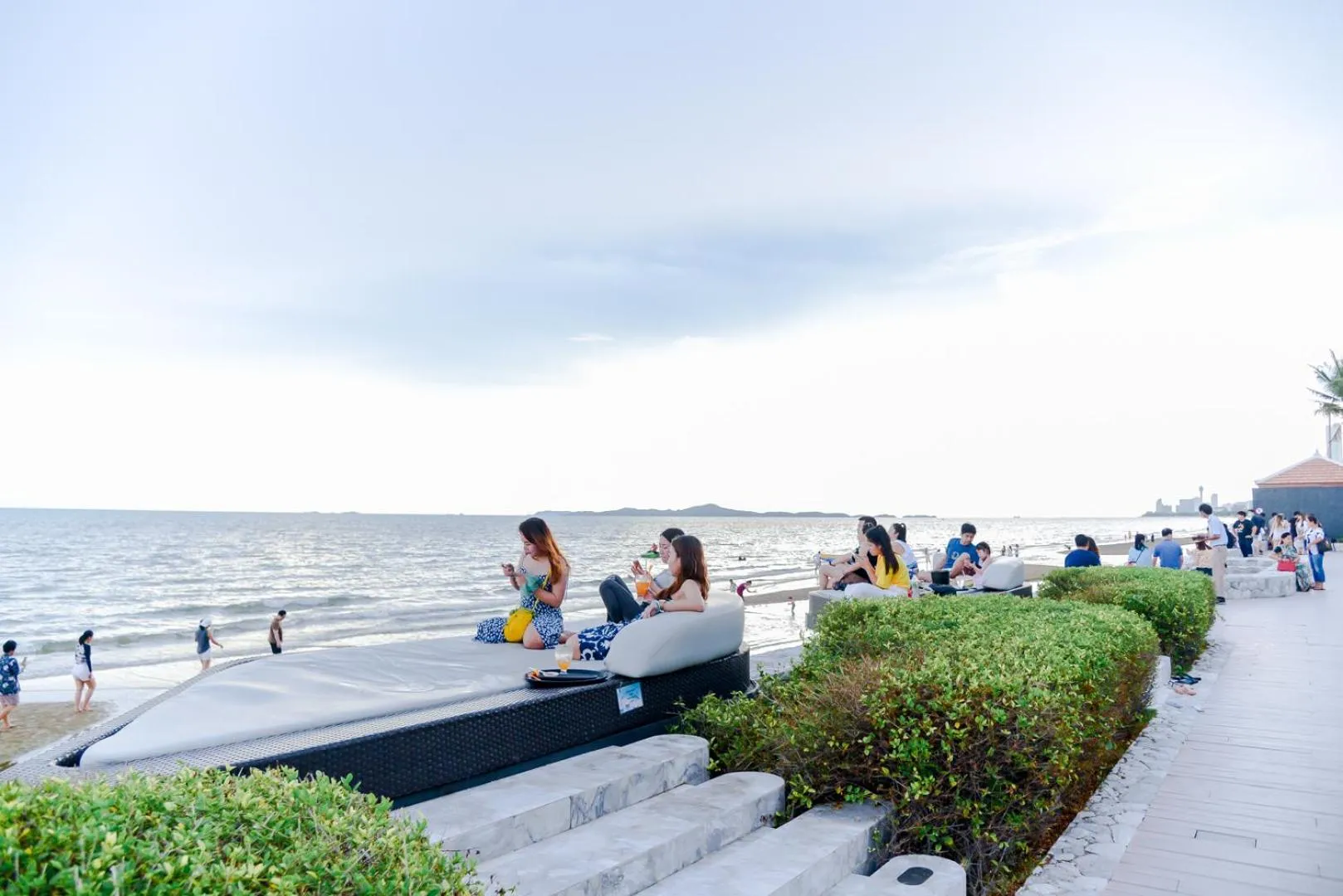 People in Veranda Residence Pattaya Nice Monthly rate available now