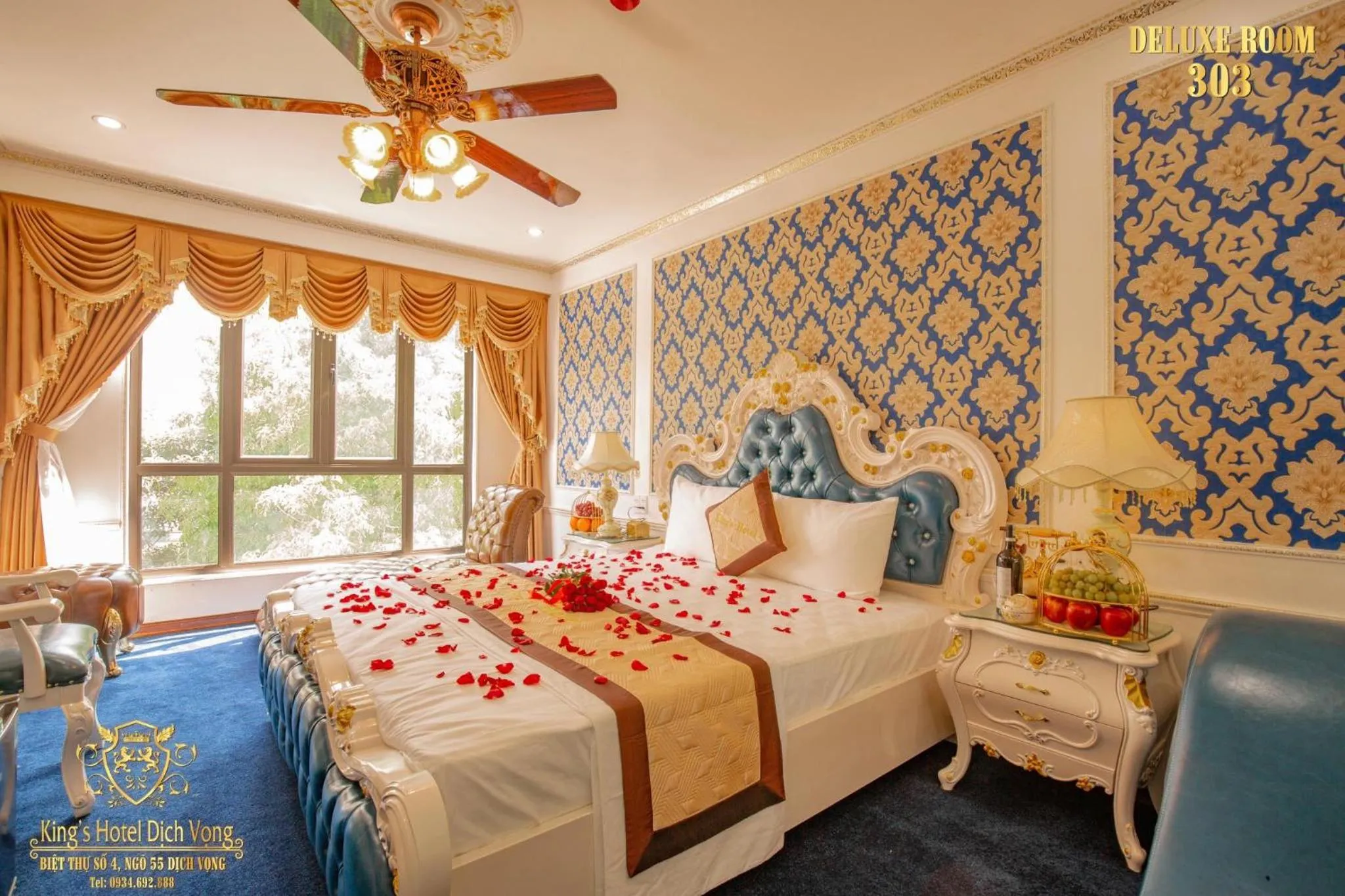 Bed in King's Hotel Dịch Vọng