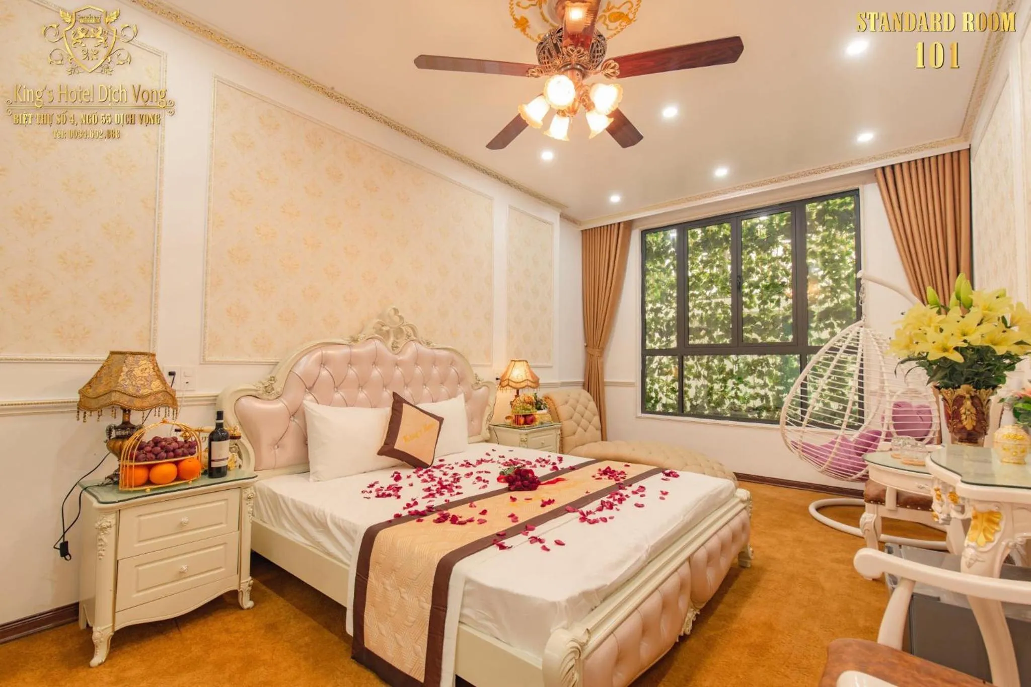 Bed in King's Hotel Dịch Vọng