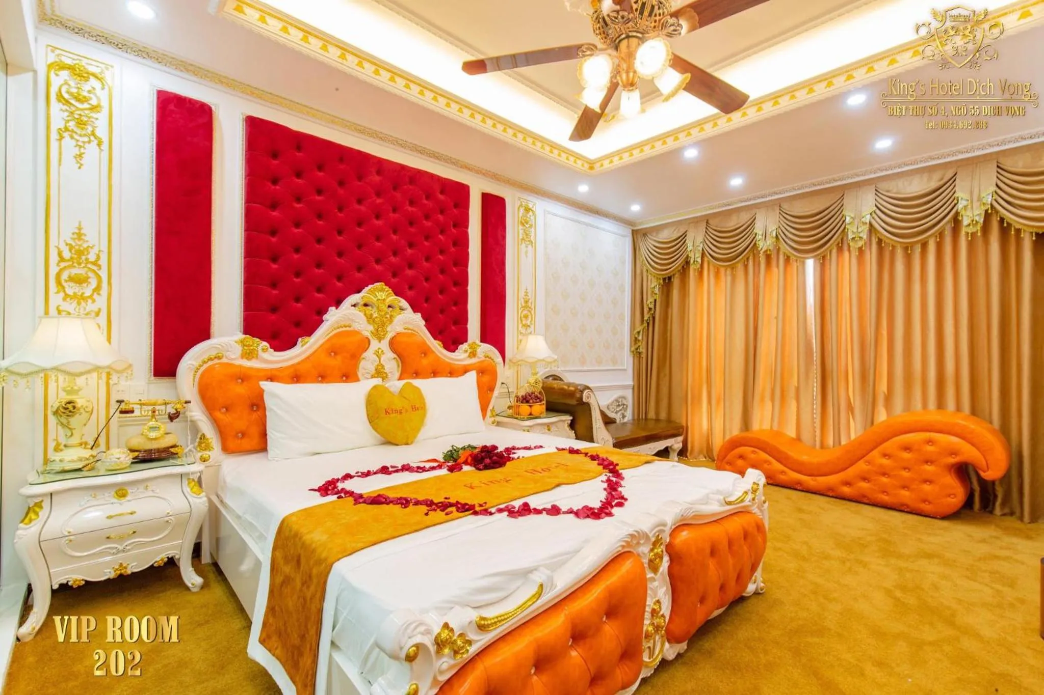 Bed in King's Hotel Dịch Vọng