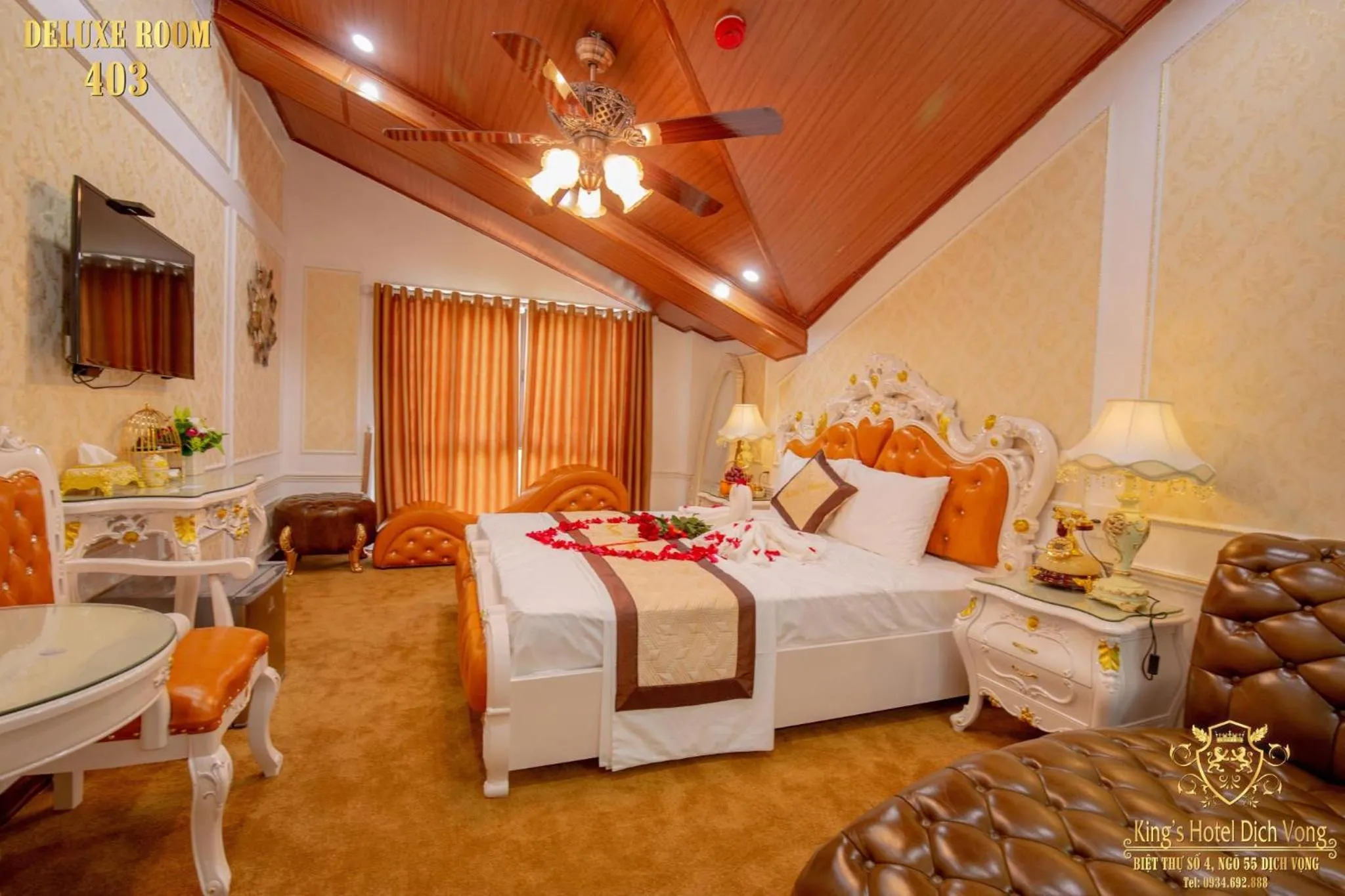 Bed in King's Hotel Dịch Vọng