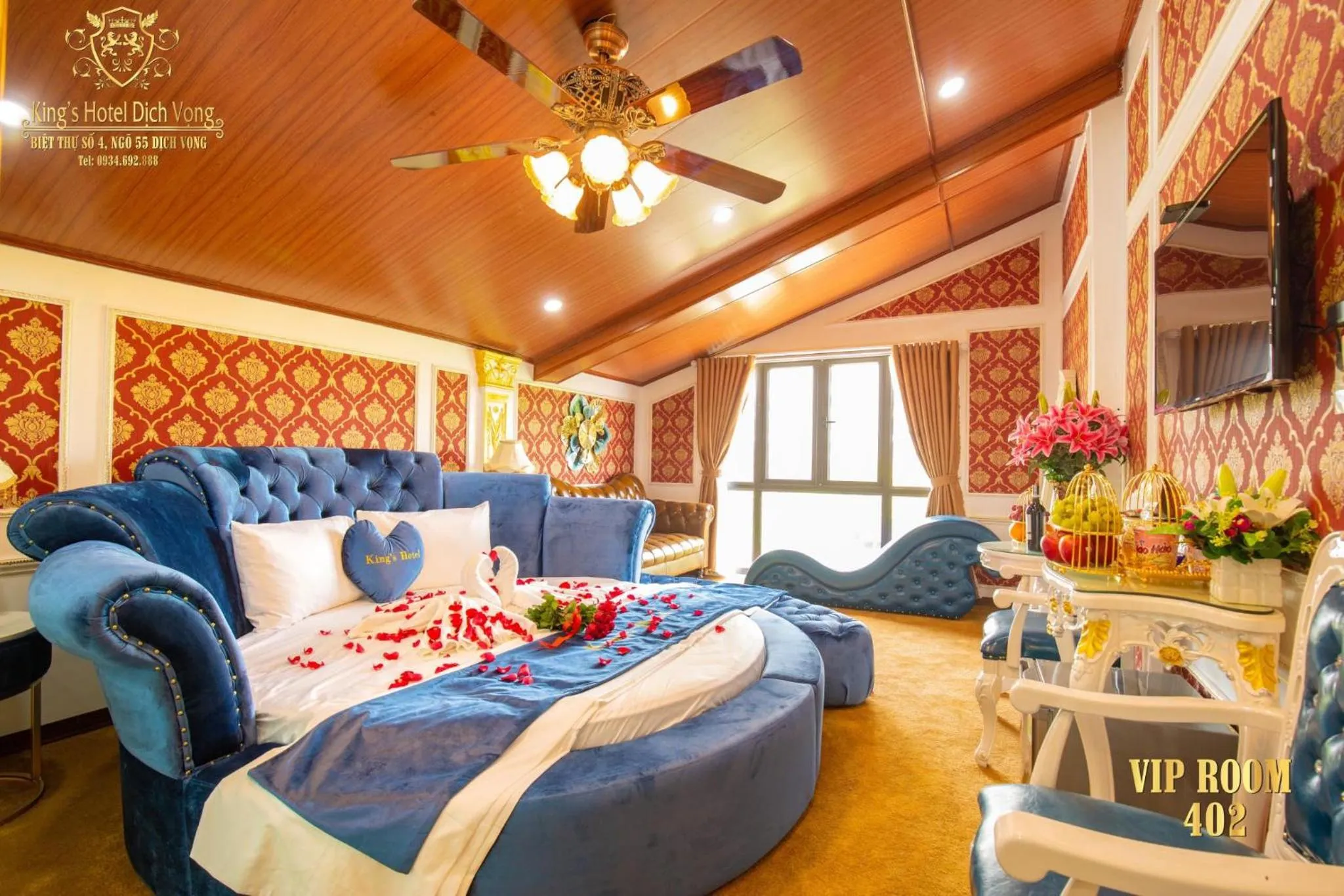 Bed in King's Hotel Dịch Vọng