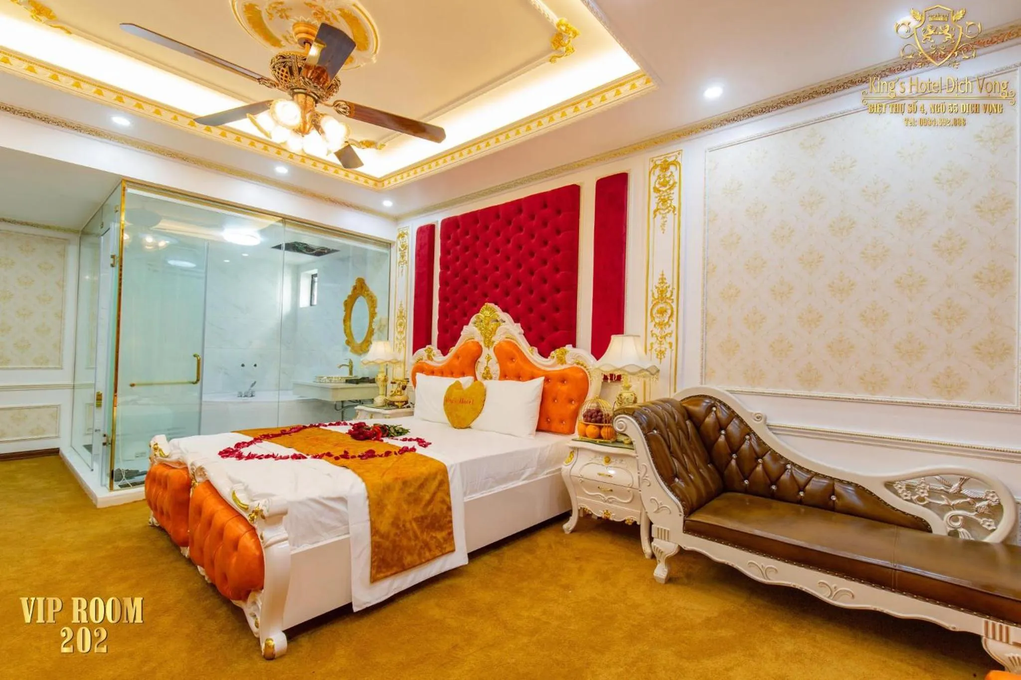 Bed in King's Hotel Dịch Vọng