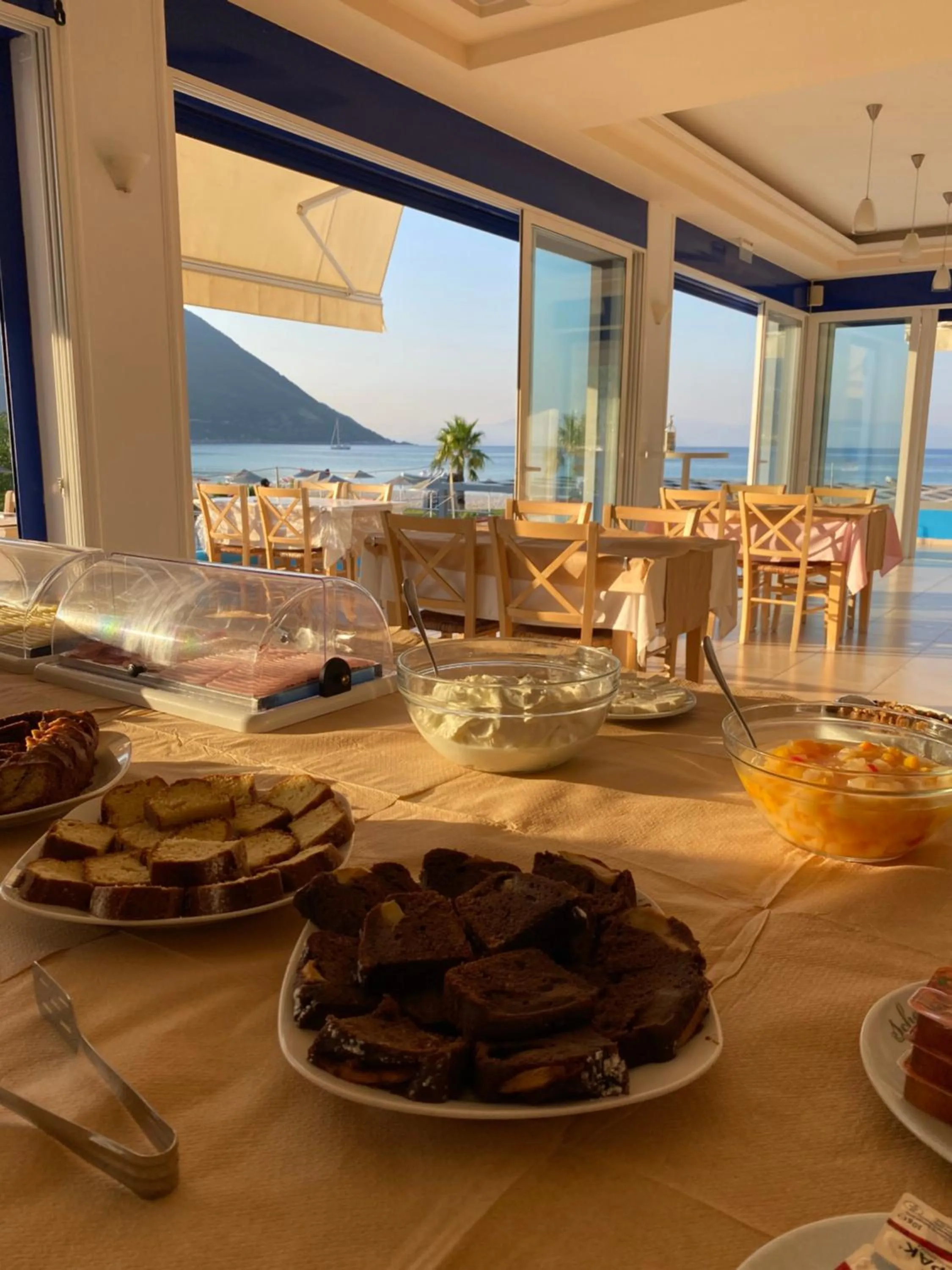 Breakfast in Surf Hotel