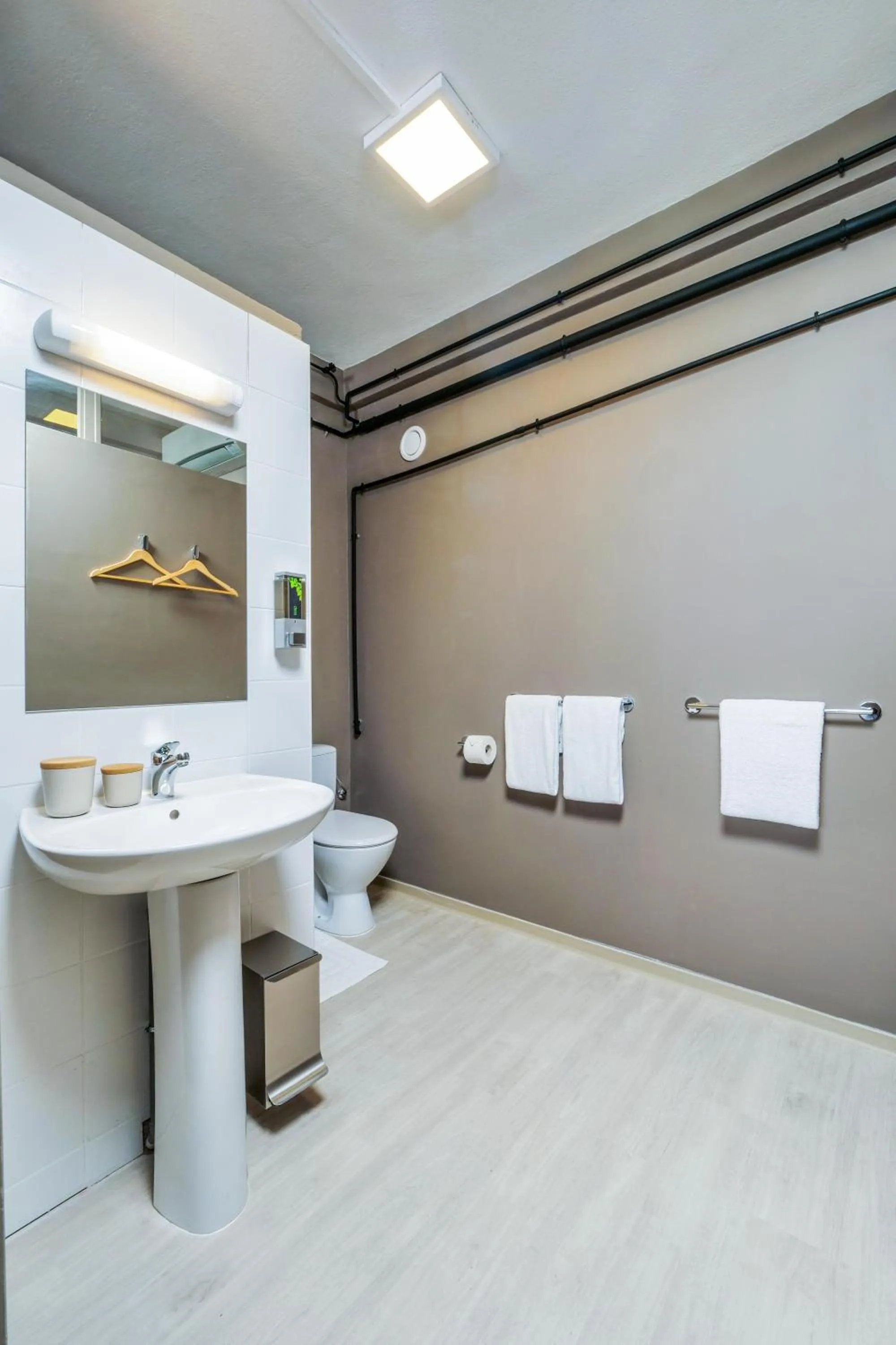 Shower in Gondwana City Art