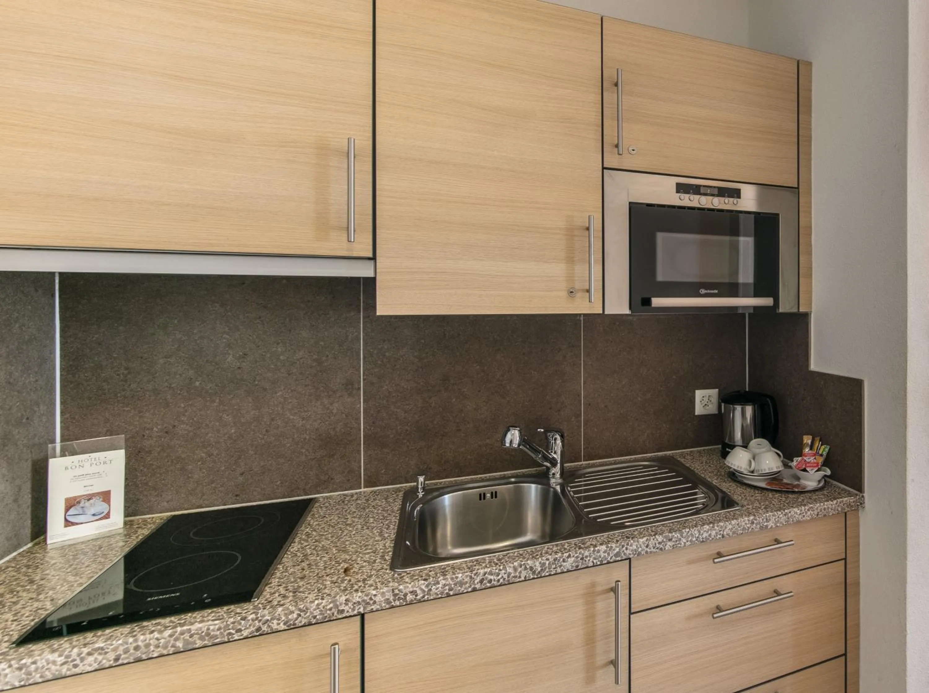 Kitchen or kitchenette in Bon Port