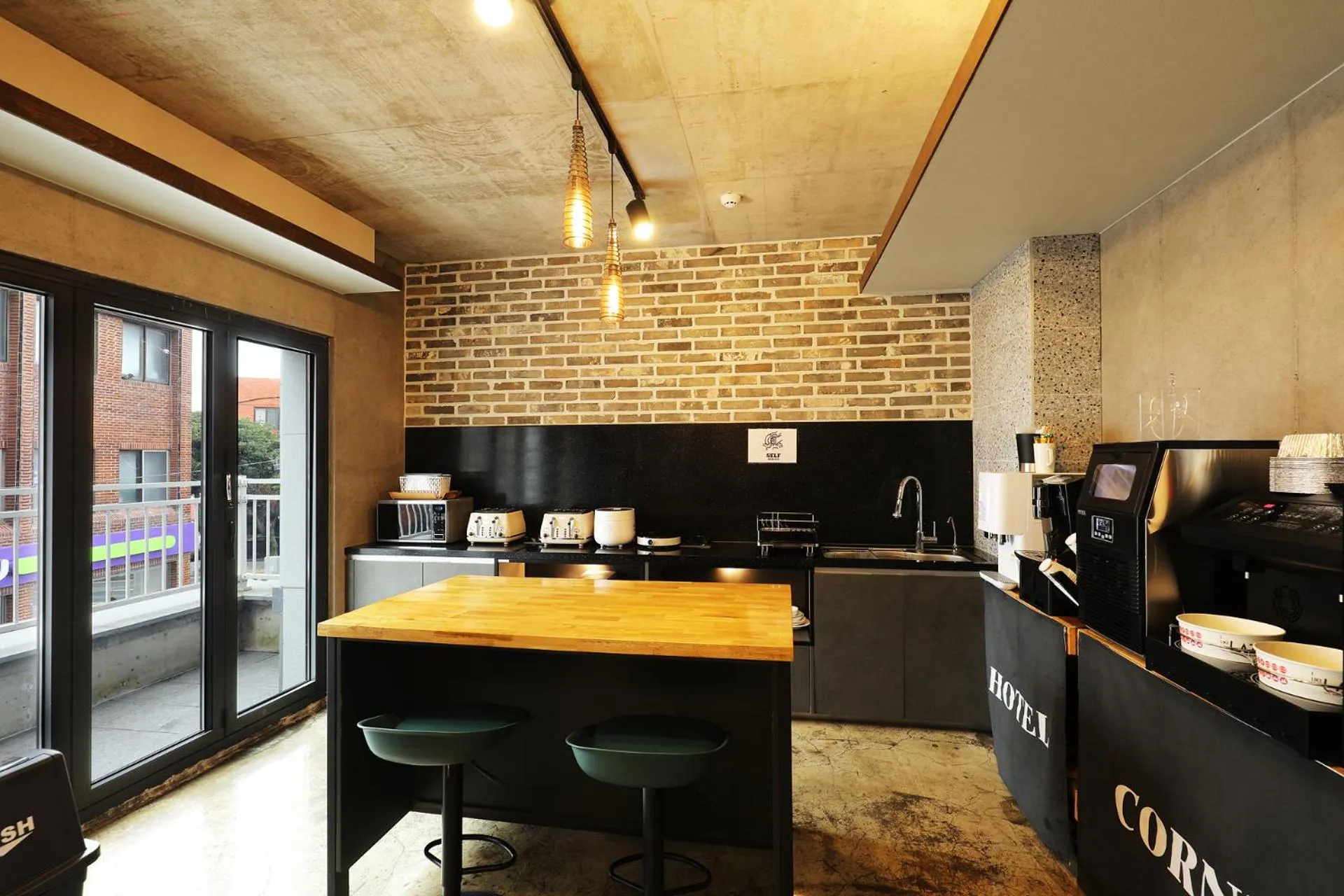 Kitchen or kitchenette in Cornerstone Hotel