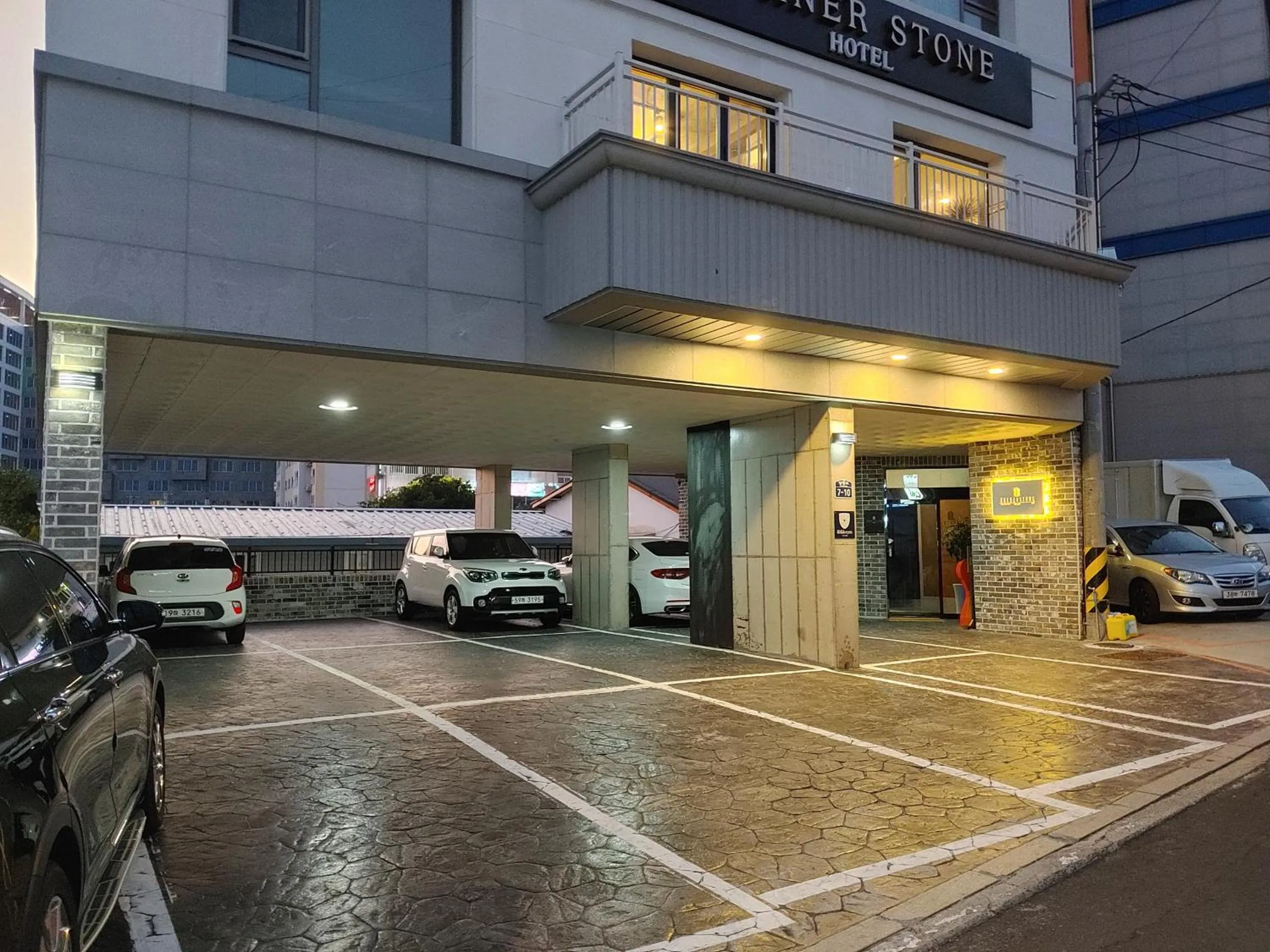 Parking in Cornerstone Hotel