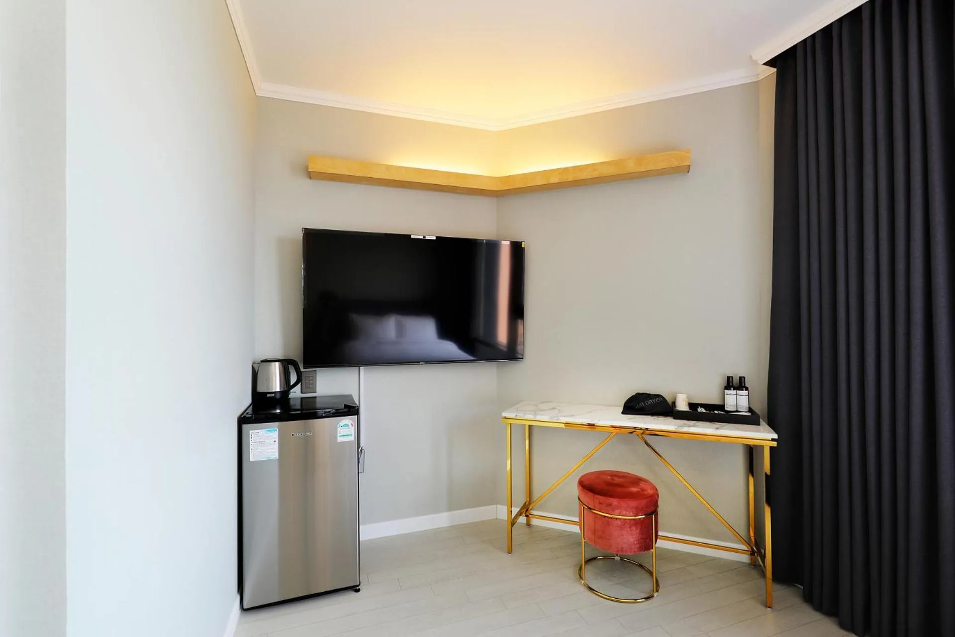 TV and multimedia in Cornerstone Hotel