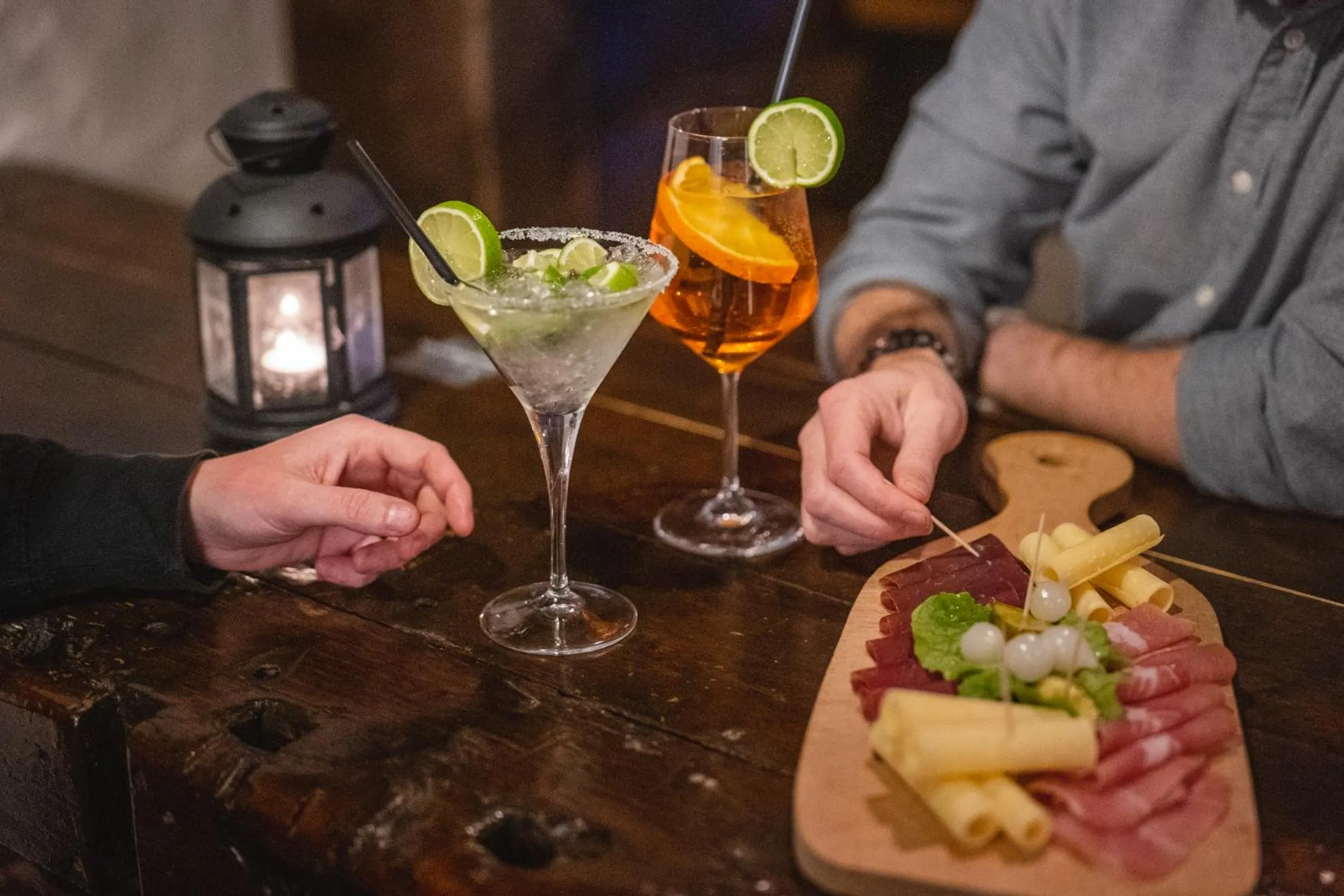 Lounge or bar in Hotel Silberhorn - Residences & Spa Wengen