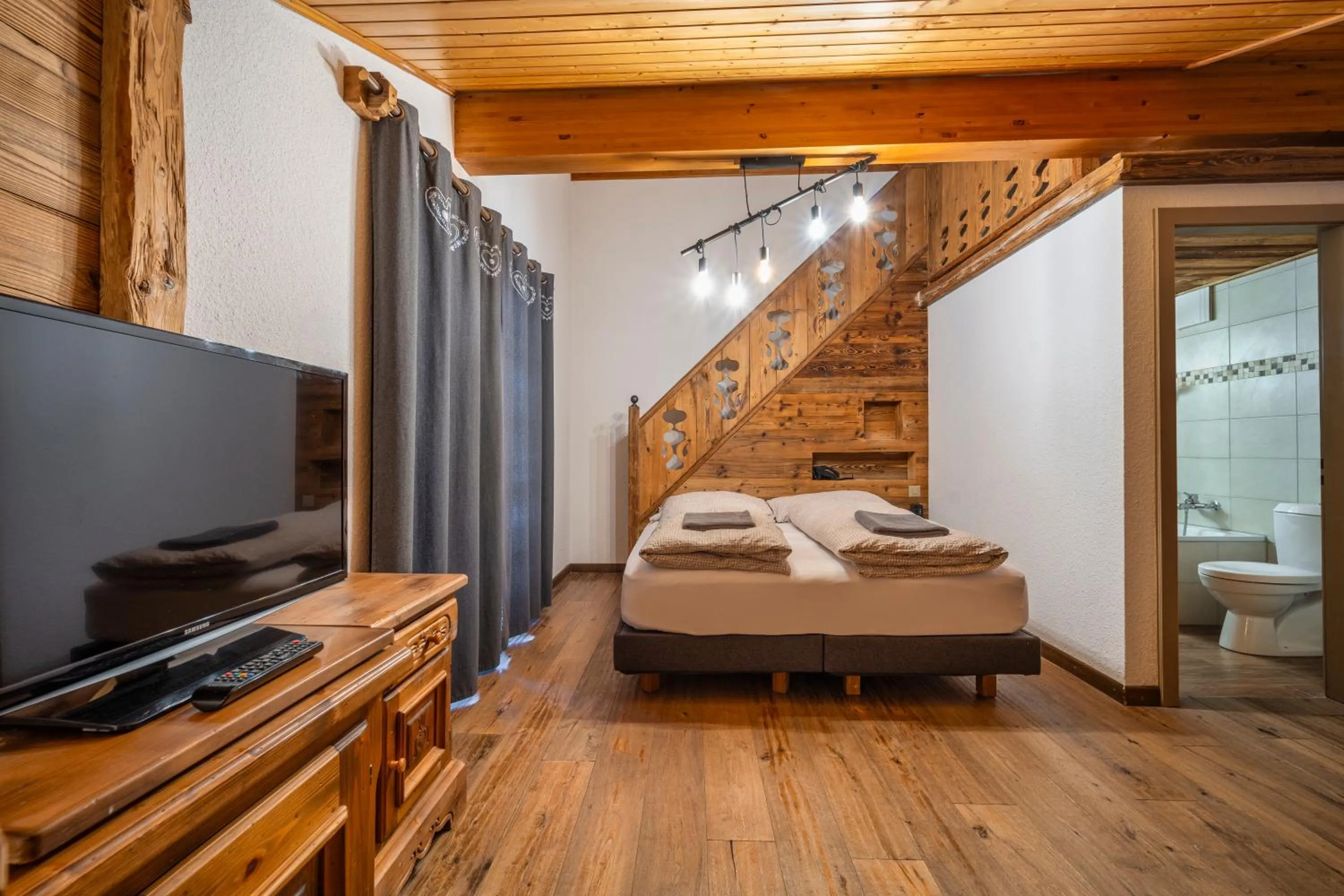 Bed in Hôtel Le Grand Chalet