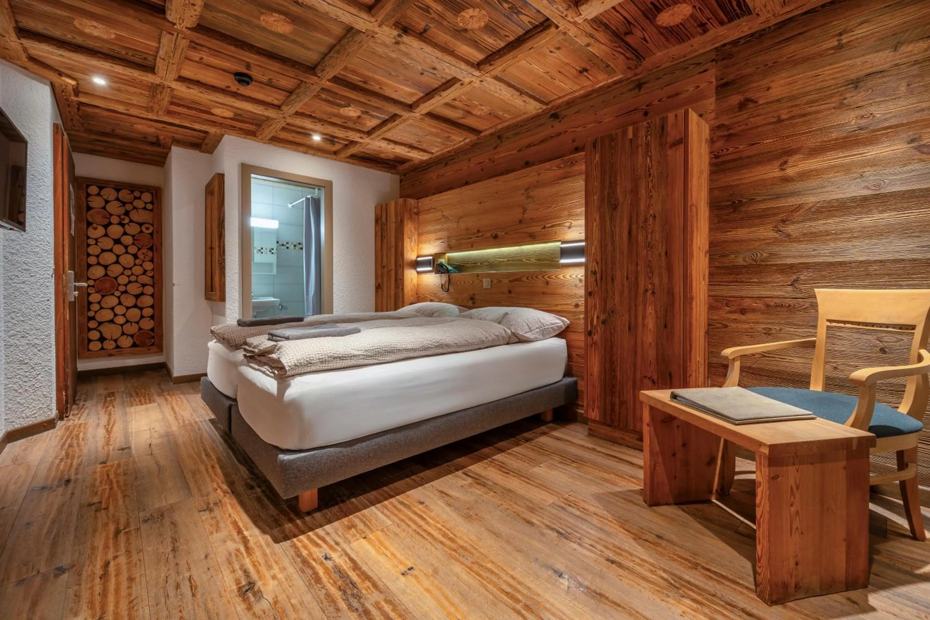 Shower, Bed in Hôtel Le Grand Chalet