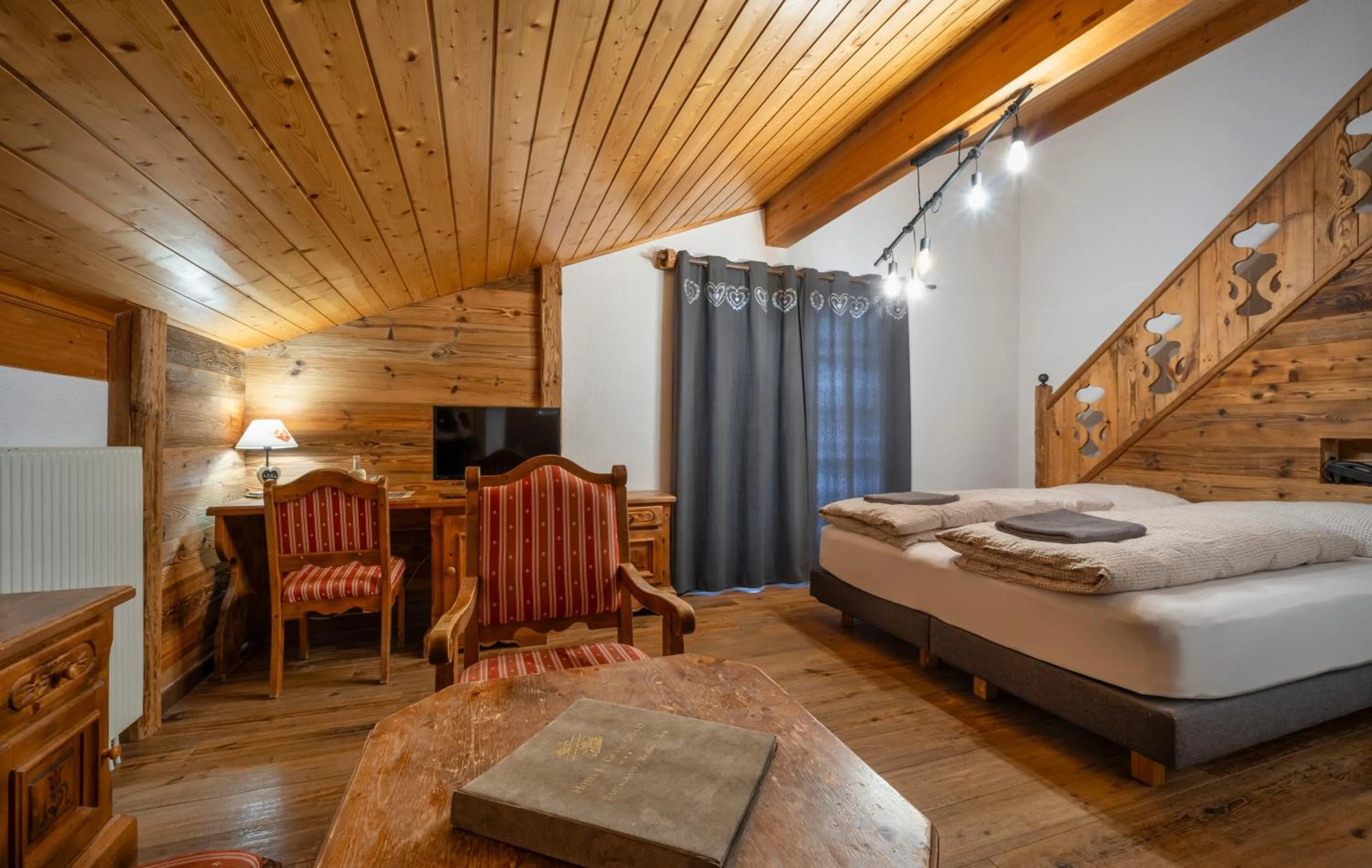 Bed in Hôtel Le Grand Chalet