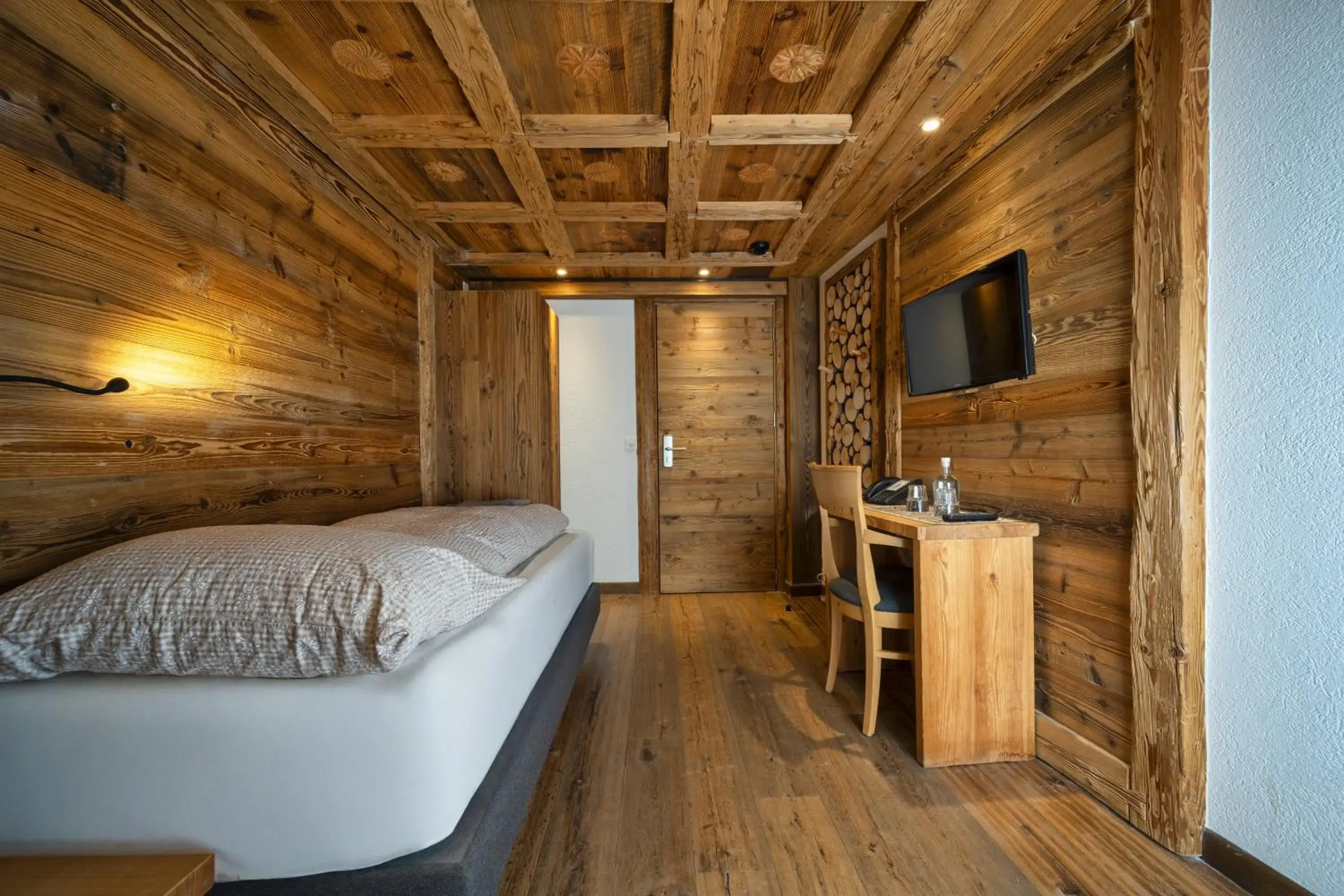 Standard Single Room with Balcony and Mountain View in Hôtel Le Grand Chalet Standard Single Room with Balcony and Mountain View in Hôtel Le Grand Chalet