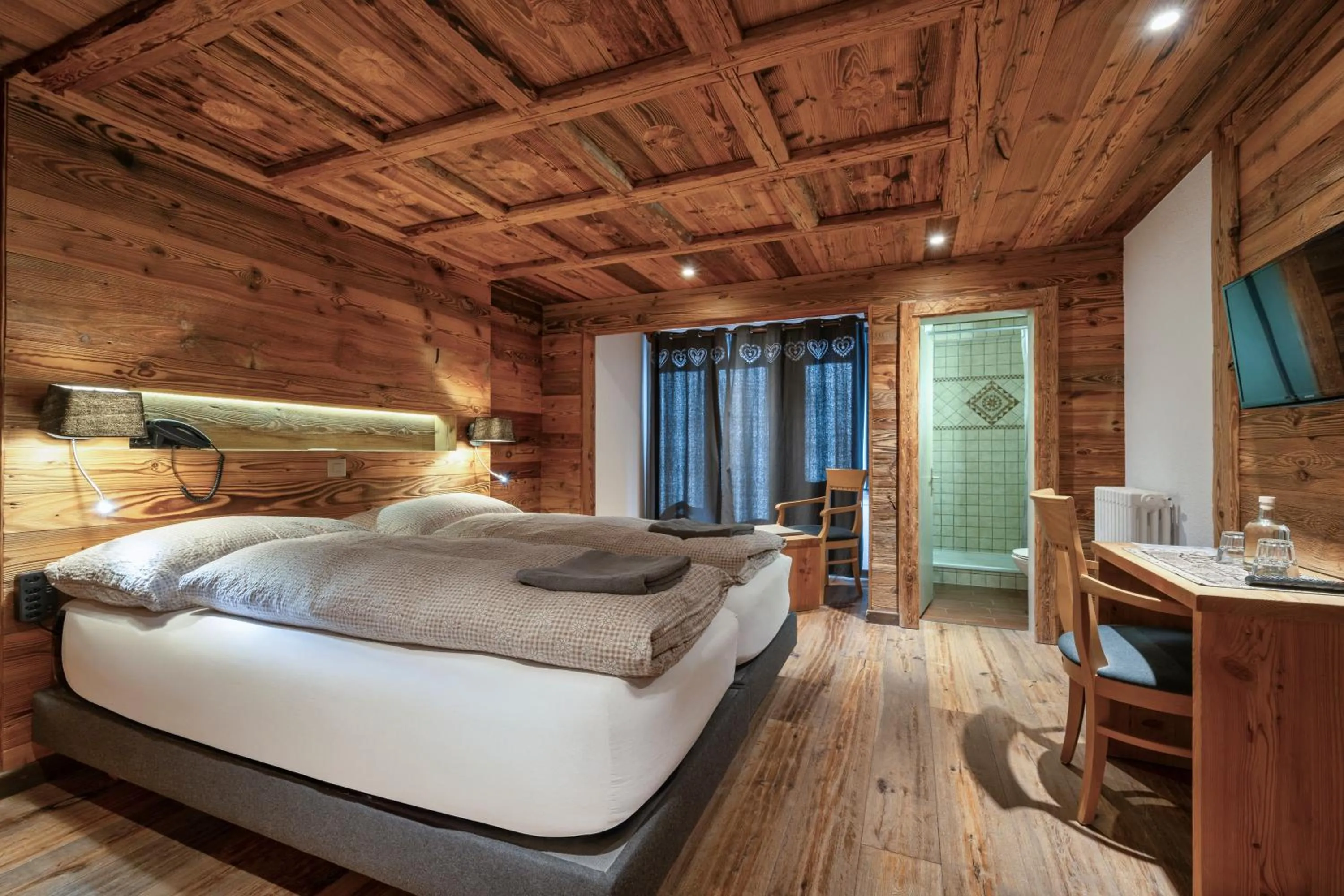 Bed in Hôtel Le Grand Chalet