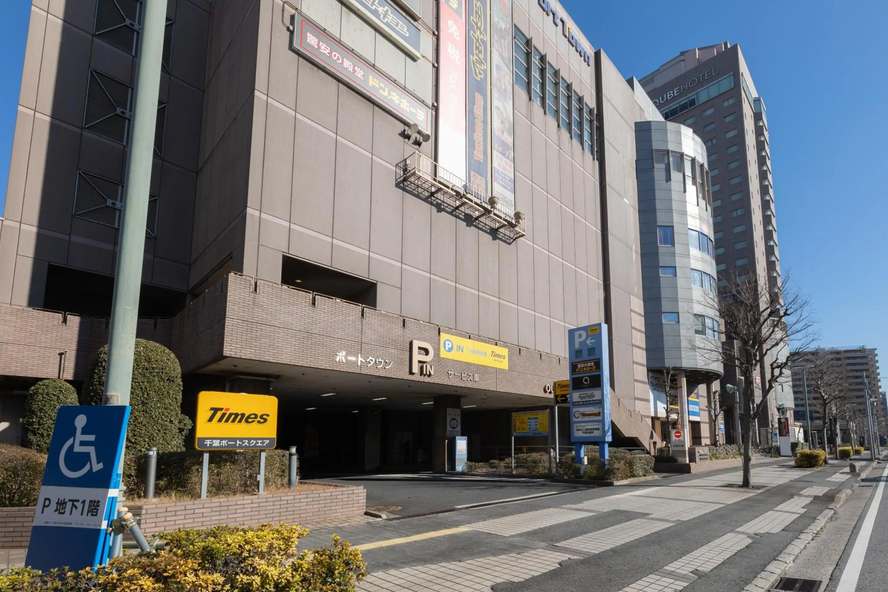 Parking in The QUBE Hotel Chiba