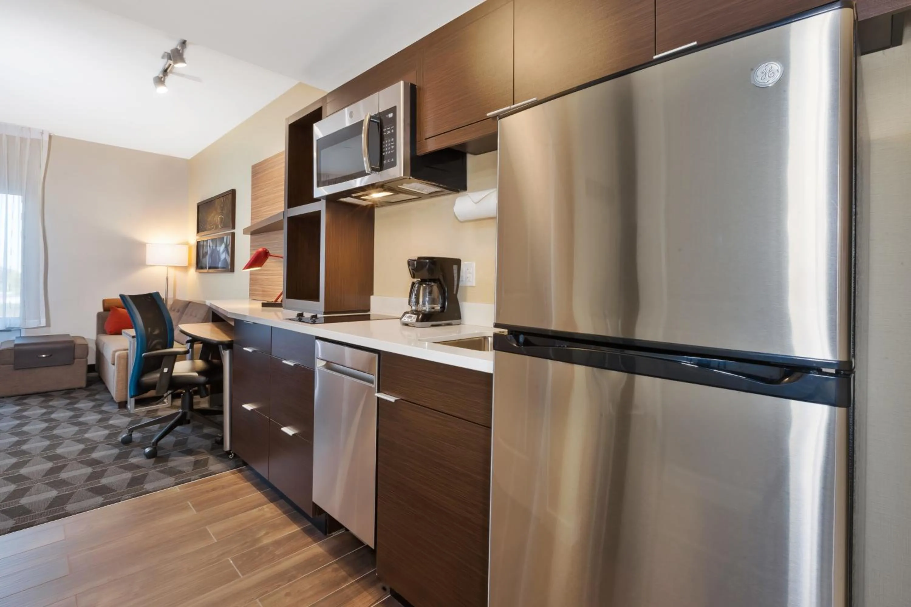 Kitchen or kitchenette in TownePlace Suites by Marriott Grand Rapids Airport Southeast