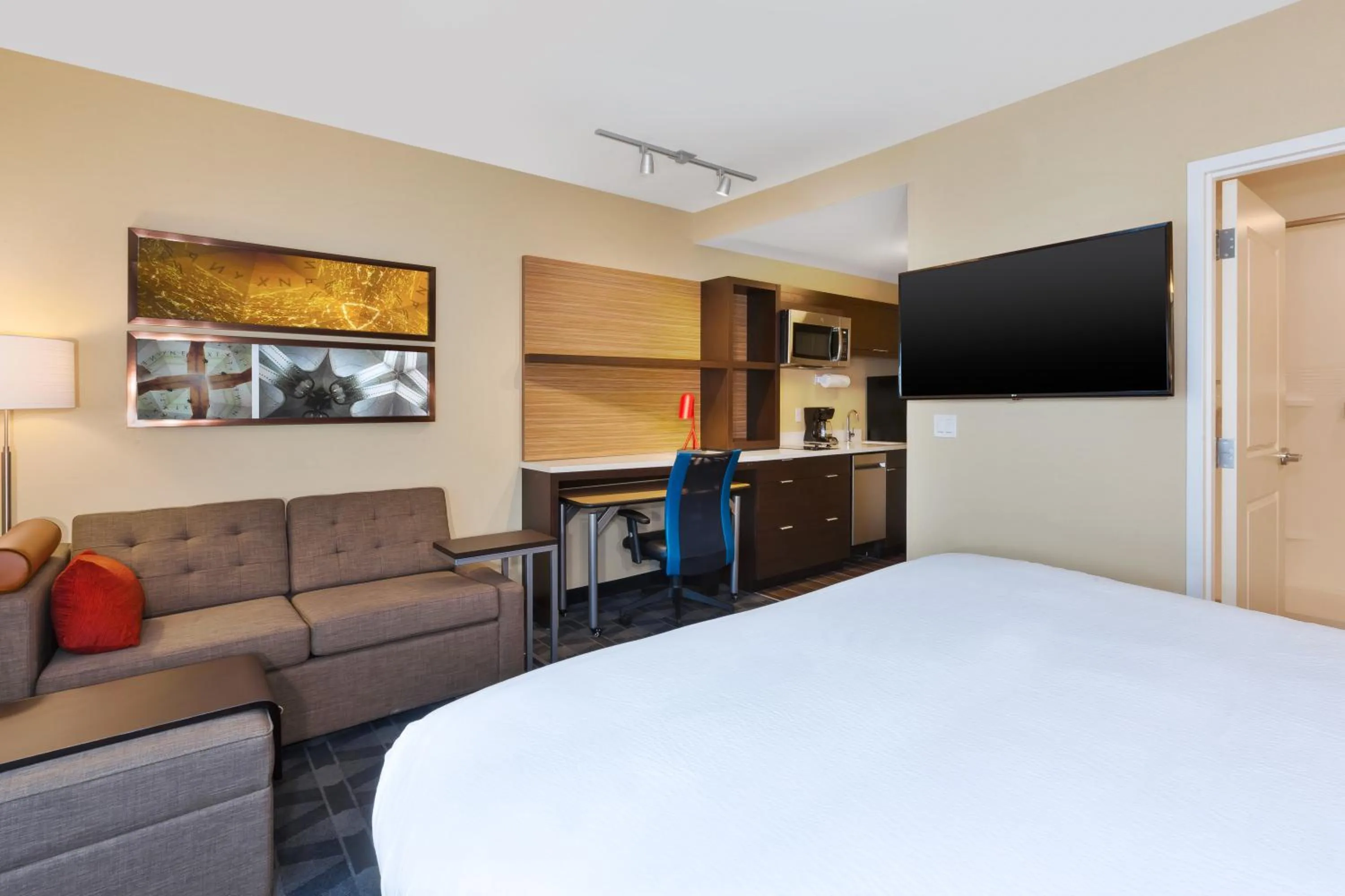 Bedroom, Bed in TownePlace Suites by Marriott Grand Rapids Airport Southeast