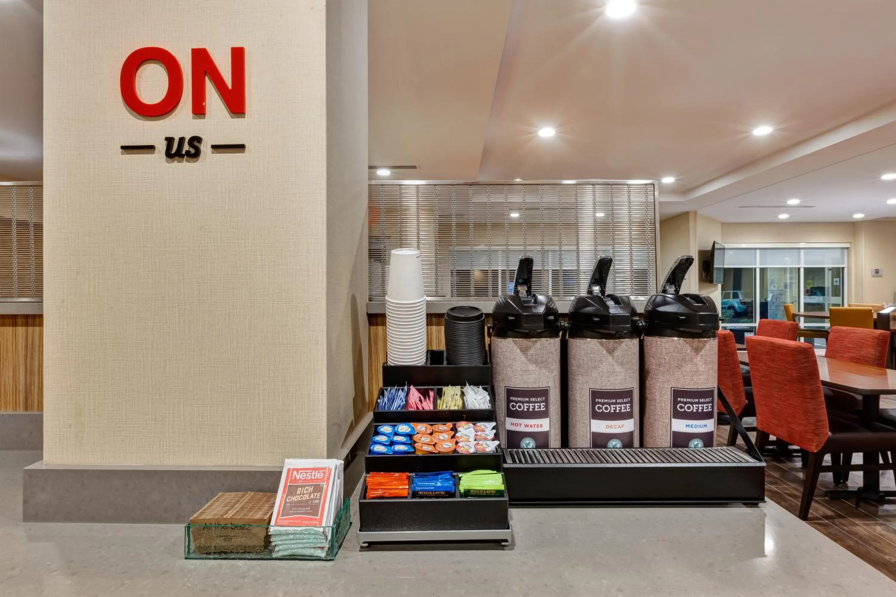 Coffee/tea facilities in TownePlace Suites by Marriott Grand Rapids Airport Southeast