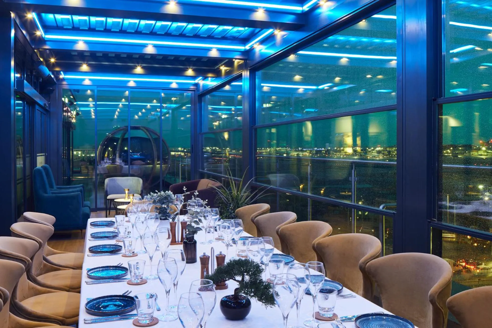 Restaurant/places to eat in Courtyard by Marriott London Heathrow Airport