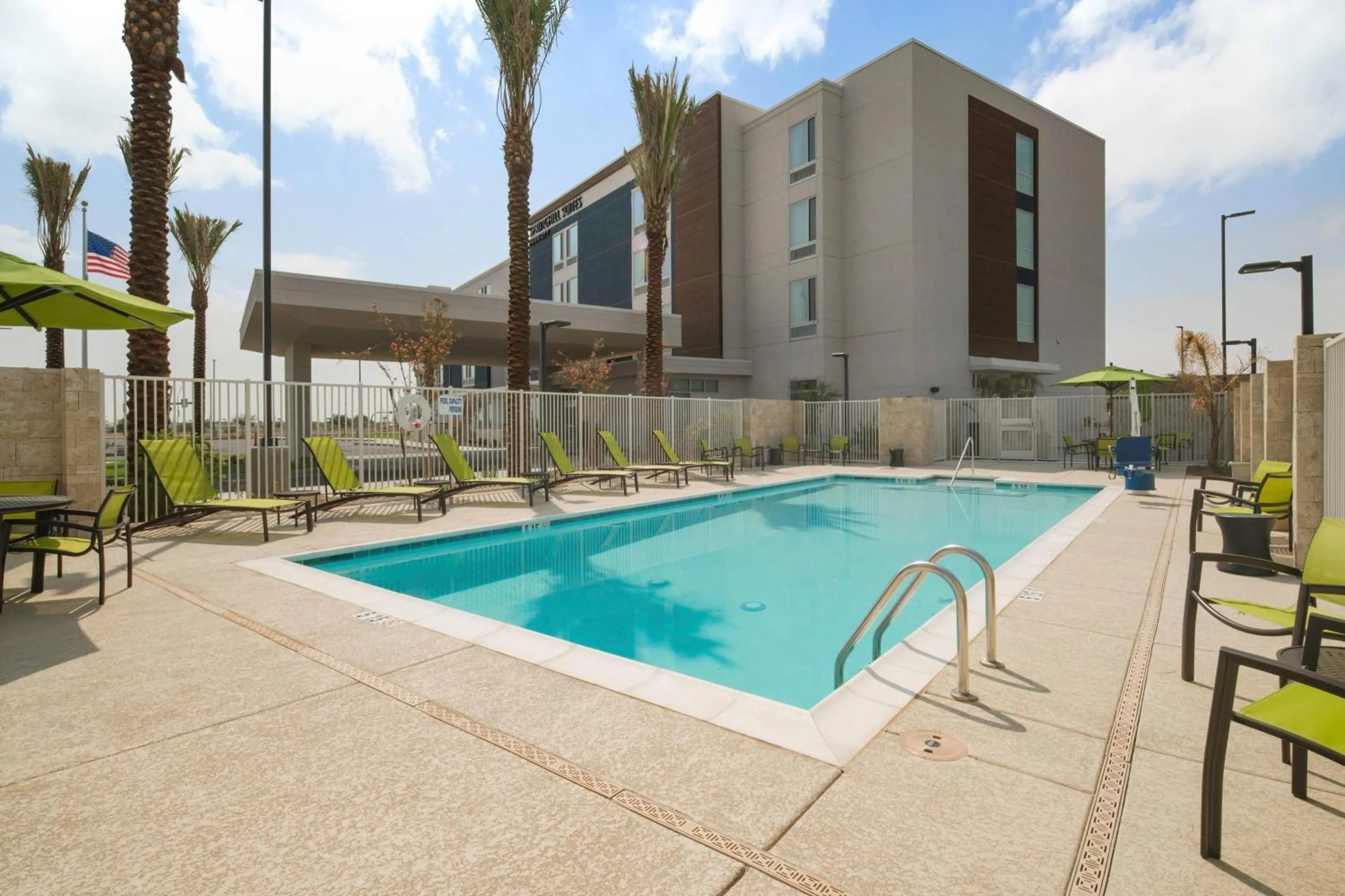 Swimming pool in SpringHill Suites by Marriott Phoenix Goodyear