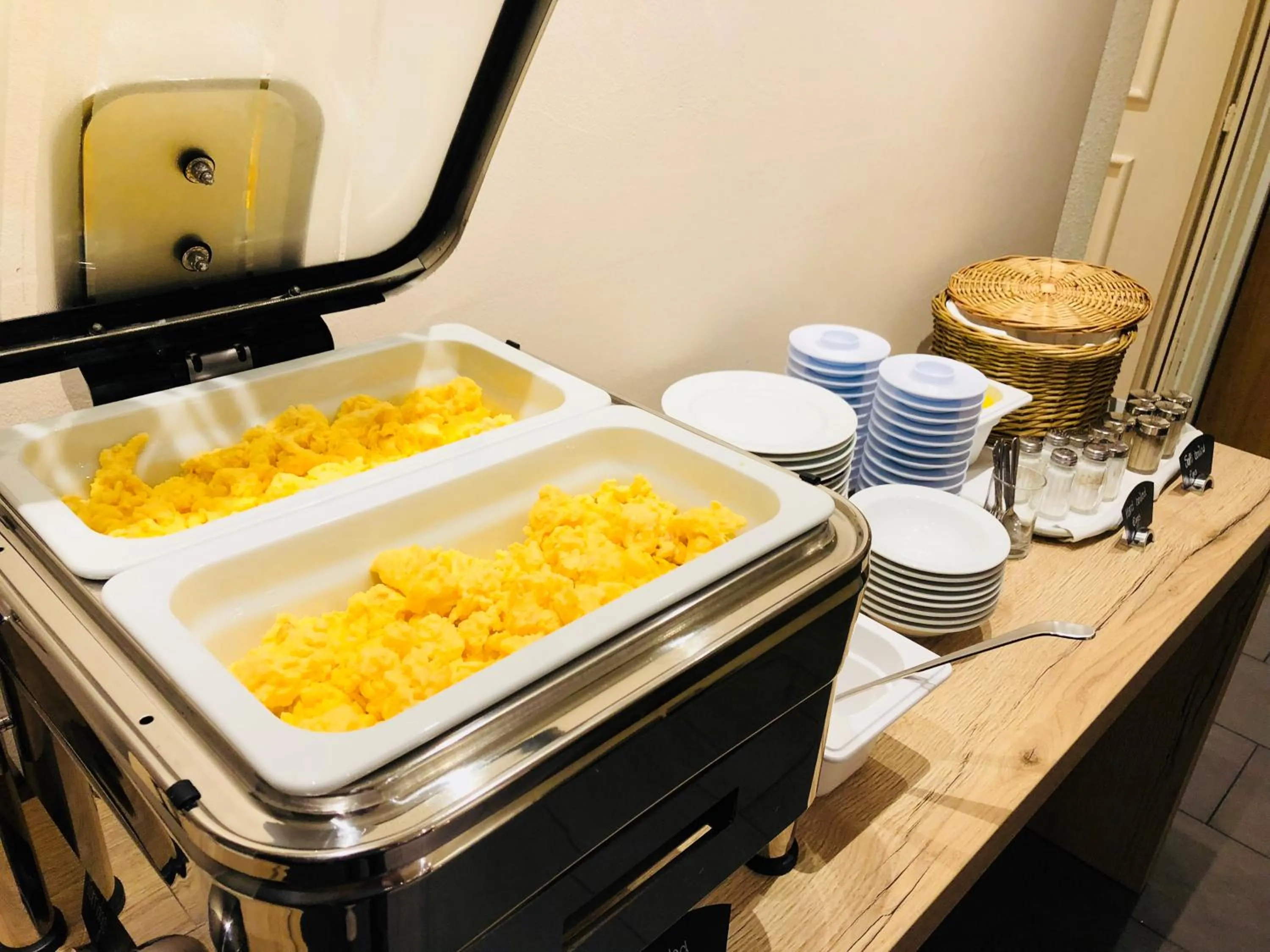 Buffet breakfast in Hotel Felmis