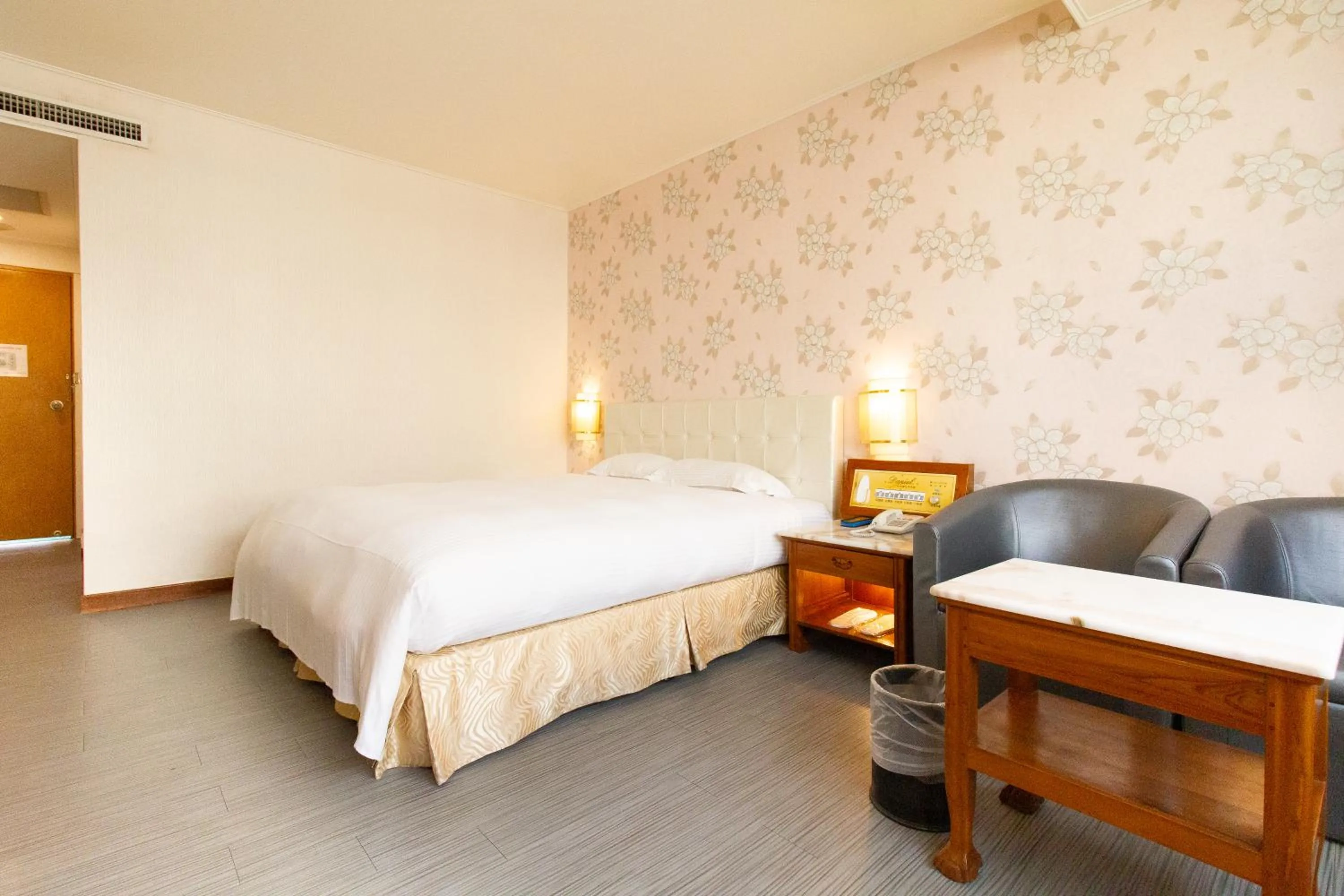 Living room, Bed in Daniel Motel