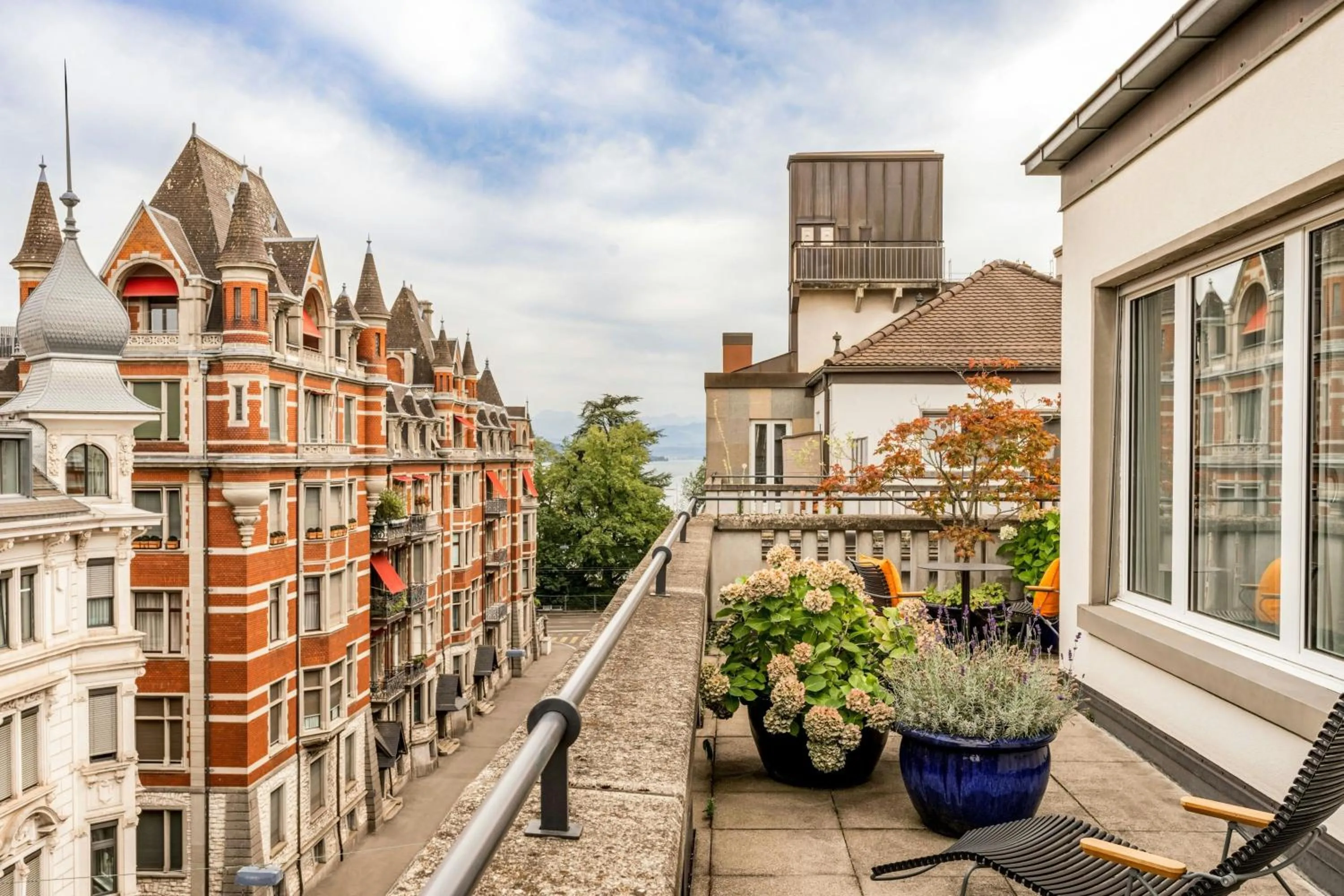 Photo of the whole room in Neues Schloss Privat Hotel Zurich, Autograph Collection