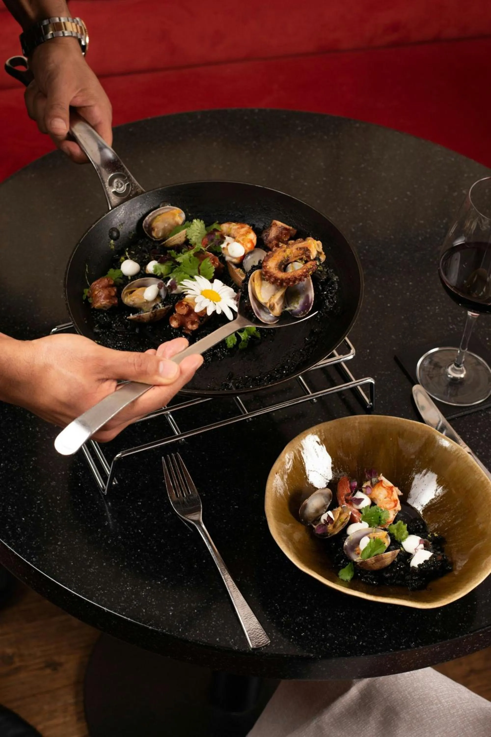 Restaurant/places to eat in Neues Schloss Privat Hotel Zurich, Autograph Collection